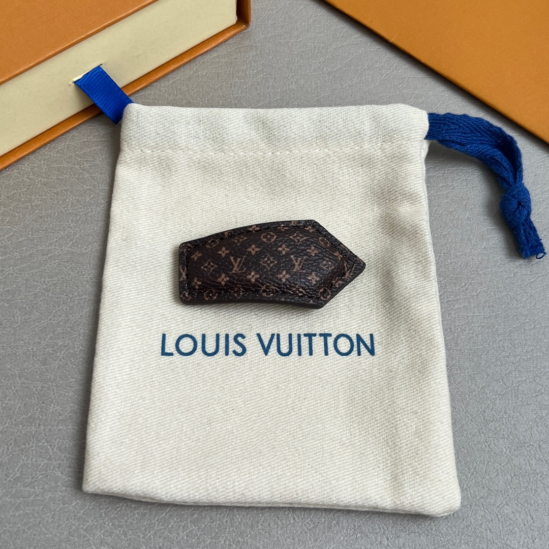 【】单只🔥新款🔥LV 发夹🔹🔹Louis Vuitton 路易威登🔹专柜一致材质 火爆款出货 设计独特 