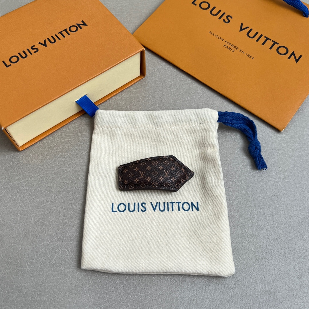 【】单只🔥新款🔥LV 发夹🔹🔹Louis Vuitton 路易威登🔹专柜一致材质 火爆款出货 设计独特 