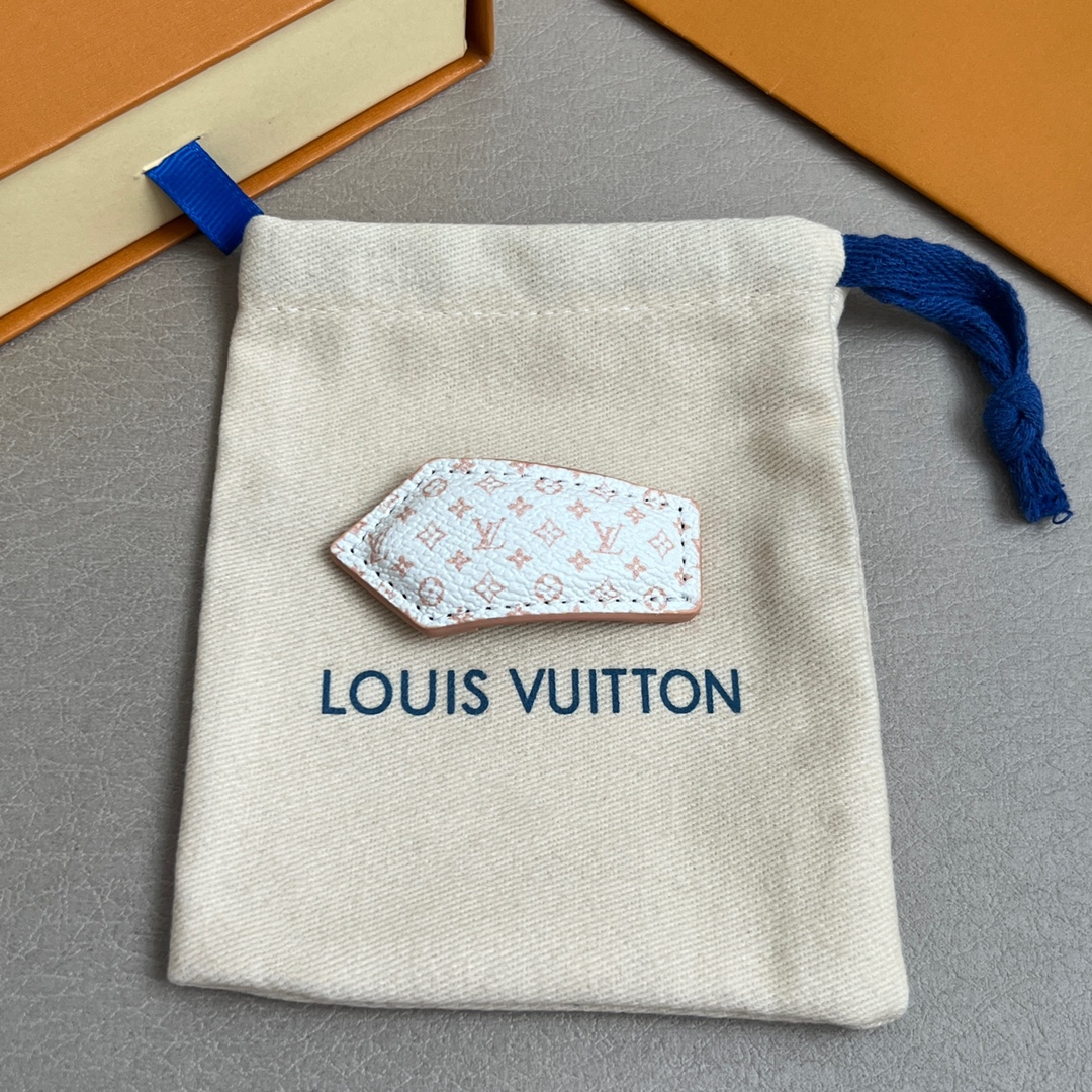 【】单只🔥新款🔥LV 发夹🔹🔹Louis Vuitton 路易威登🔹专柜一致材质 火爆款出货 设计独特 
