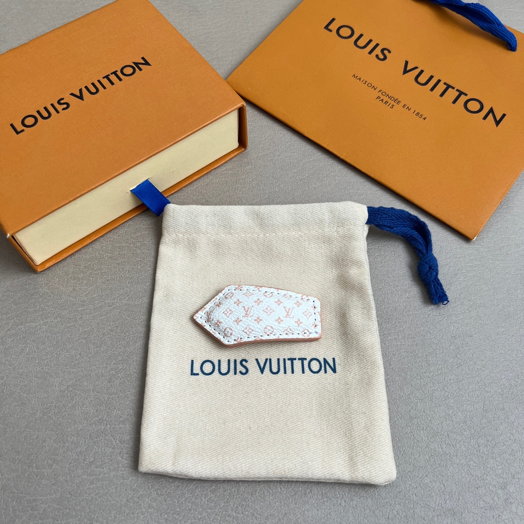 【】单只🔥新款🔥LV 发夹🔹🔹Louis Vuitton 路易威登🔹专柜一致材质 火爆款出货 设计独特 