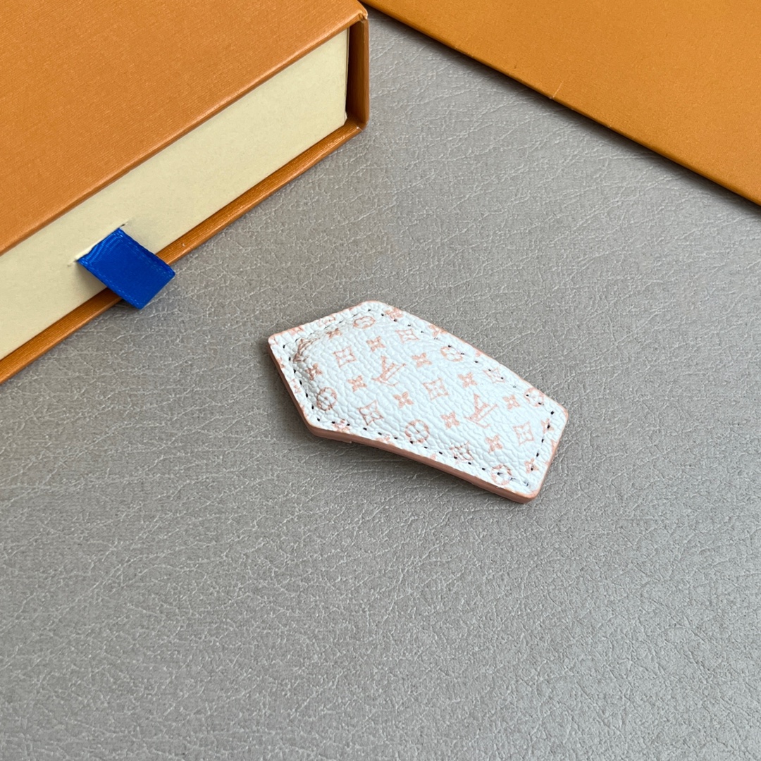 【】单只🔥新款🔥LV 发夹🔹🔹Louis Vuitton 路易威登🔹专柜一致材质 火爆款出货 设计独特 