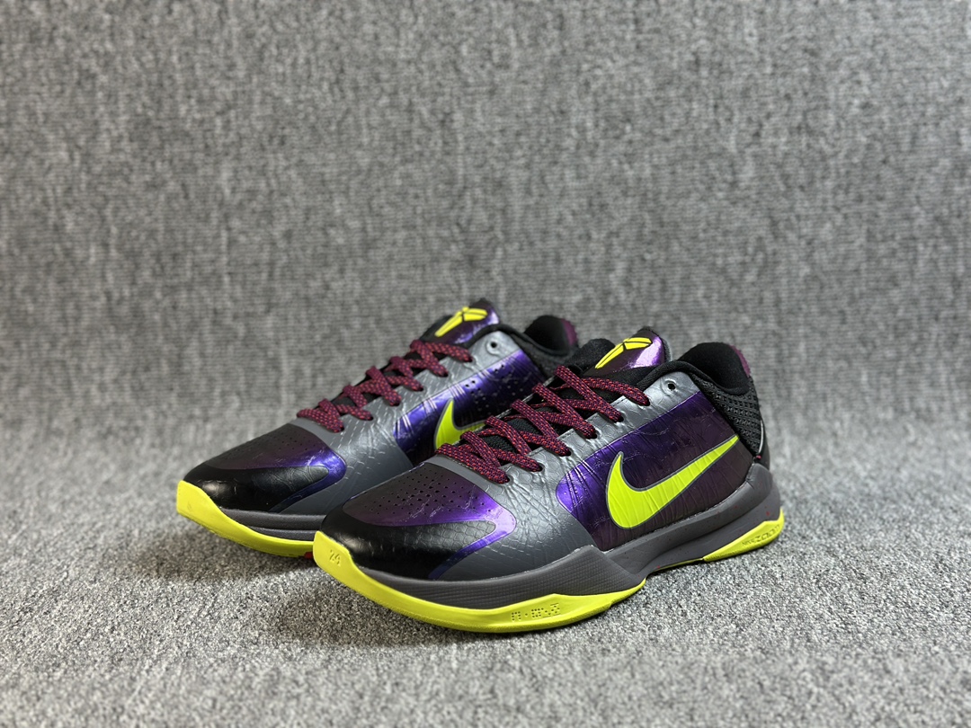 本地()
CK纯原 NK ZOOM KOBE 5 Protro "Bruce Lee"
渠道纯原研发一比一生产线 科比五代 紫小丑
货号 CD4991-001
#Zoom Turbo气垫➕后掌EVA缓震 实战配置直接拉满
#原楦纸板开发 鞋身流线型、后跟塑形,区分土肥圆
#原档数据3D打印 鞋面细节匹配原版
#全身鞋材卡料色独家定制 唯一正确喷漆SWOOSH
#NK专利Flyknit飞线科技,给予鞋身足够抗扭矩力
#真实底模最大47.5 实战利器 专供海外市场
Size:40 40.5 41 42 42.5 43 44 44.5 45 46 47.5 48.5
(脚宽、脚胖 建议买大半码)