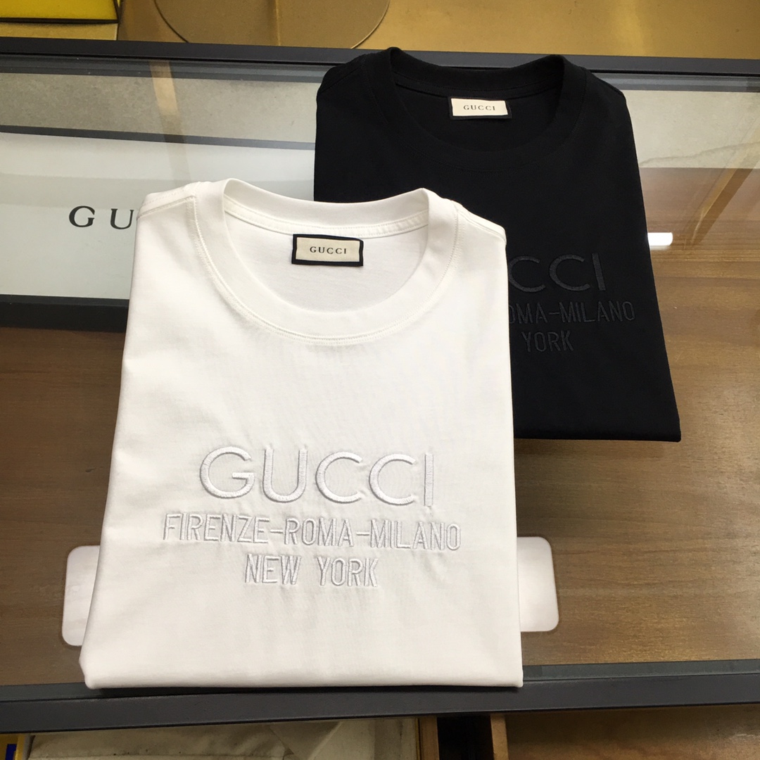 NO:447015,New product [Gu.ci...] The latest short-sleeved round-neck T-shirt in the first spring and summer counter, high-end customization, avant-garde and fashionable design!  Brand logo heavy craft design, high-end customized mercerated cloud cotton fabric, soft feel, comfortable to wear, exquisite counter-level car line, fine workmanship, invincible and handsome upper body effect!  A must-have item for handsome men!  The color is as shown in the picture, wide. The code number M-3XL, T-shirt,tees, t-shirt,alexander wang19860909新品【Gu.ci...】 春夏首发专柜最新款短袖圆领T恤 高端订制 设计前卫时尚！品牌logo重工艺设计 高端定制丝光云朵棉面料.手感柔软.穿着舒适.专柜级别精致车线.做工精细.上身效果无敌帅气！型男必备单品！ 颜色如图,偏阔 码数M-3XL,,T-shirt,tees，t-shirt,alexander wang,Men's clothing