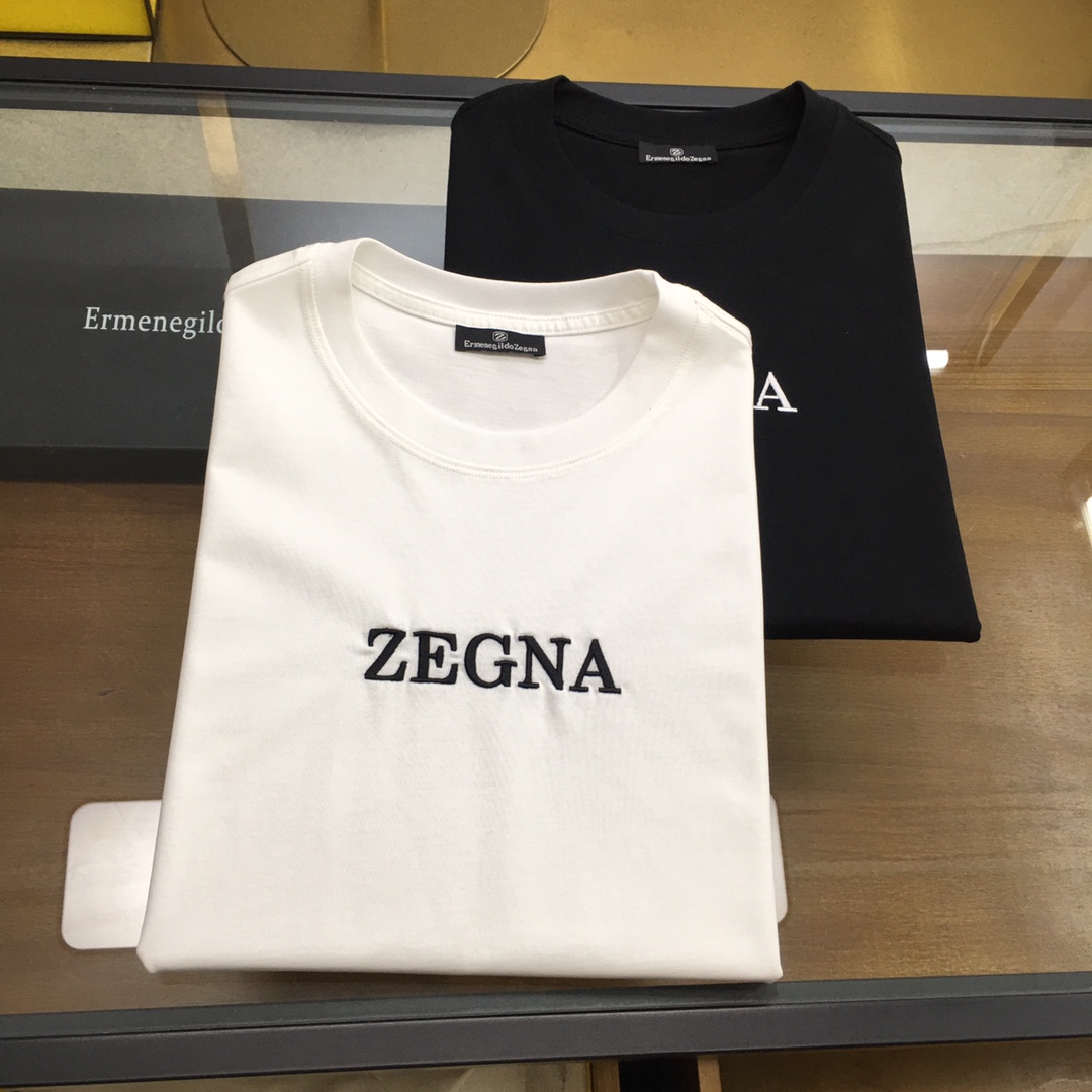 NO:447040,New product [Zegn...] The latest short-sleeved round-neck T-shirt in the first spring and summer counter, high-end customization, avant-garde and fashionable design!  Brand logo heavy craft design, high-end customized mercerated cloud cotton fabric, soft feel, comfortable to wear, exquisite counter-level car line, fine workmanship, invincible and handsome upper body effect!  A must-have item for handsome men!  The color is as shown in the picture, wide. The code number M-3XL, T-shirt,tees, t-shirt,alexander wang19860909新品【Zegn...】 春夏首发专柜最新款短袖圆领T恤 高端订制 设计前卫时尚！品牌logo重工艺设计 高端定制丝光云朵棉面料.手感柔软.穿着舒适.专柜级别精致车线.做工精细.上身效果无敌帅气！型男必备单品！ 颜色如图,偏阔 码数M-3XL,,T-shirt,tees，t-shirt,alexander wang,Men's clothing