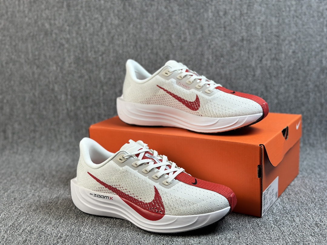 本地() Nike REACTX PEGASUS Plus 白红 飞马跑步鞋 市售最高品质 全新高端零售平台专供 细节区别市面真标 后跟覆面和中足动态支撑巧妙融合 缔造稳定顺畅的迈步体验 z0omx和react混合中底 更具回弹和轻盈性 官方货号:FQ7262-003