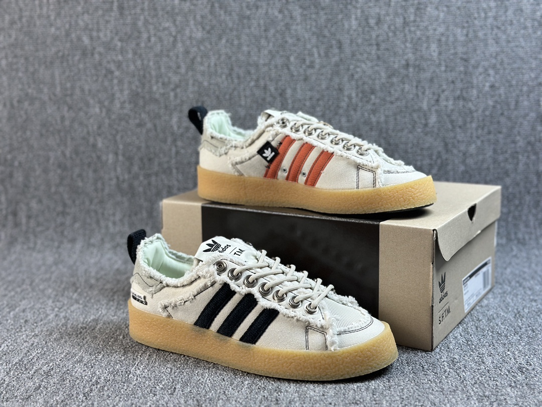 纯原福利  手慢无💥💥
AY纯原 Song For The Mute x AD Originals Campus 80S
最新联名复古破坏工艺帆布鞋 上架实拍
原版开发版型，外置耐磨防滑橡透明胶底，不对称配色设计，毛巾面料的三条杠和后跟提环，破坏毛边的做旧设计，纽扣式鞋带孔，细节和质感拉满，满满时尚感
货号：ID4818
尺码：36 36.5 37 38 38.5 39 40 40.5 41 42 42.5 43 44 44.5 45 46