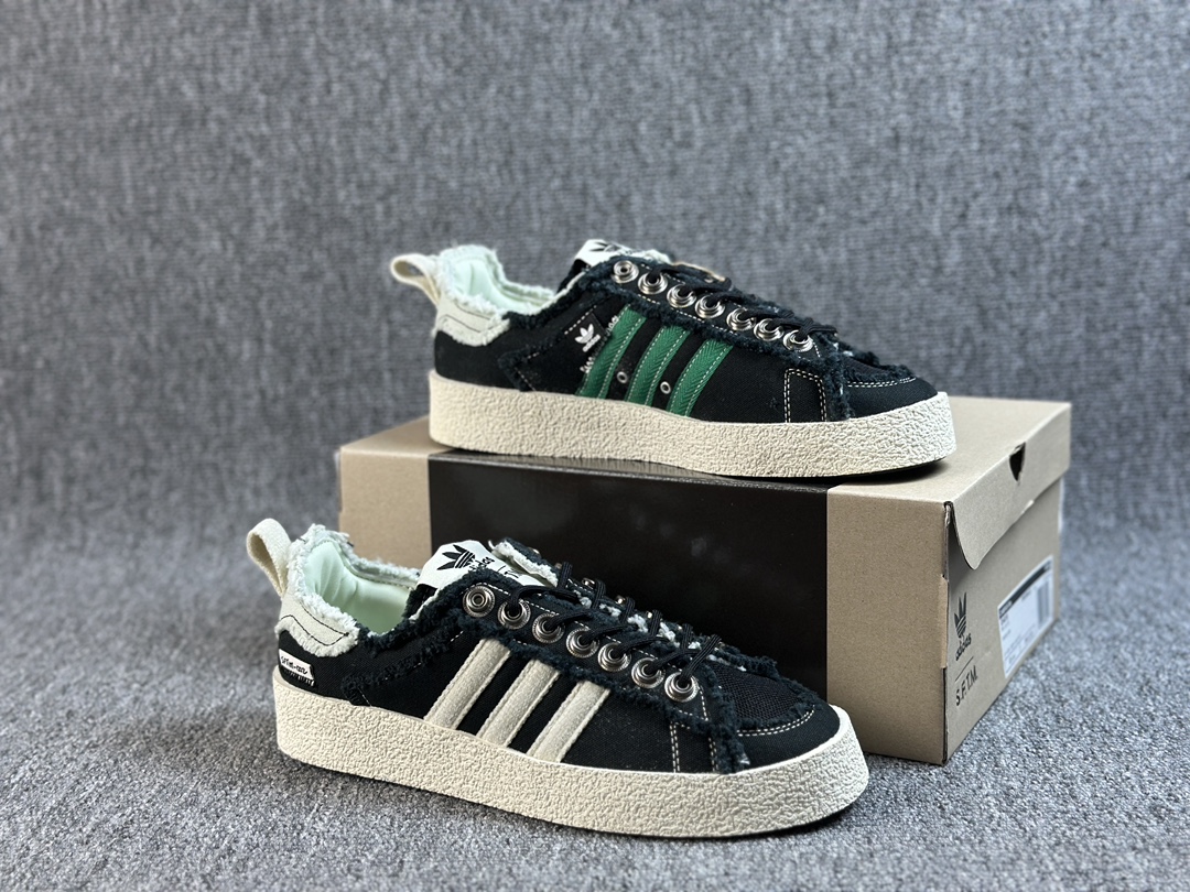 纯原福利  手慢无💥💥
AY纯原 Song For The Mute x AD Originals Campus 80S
最新联名复古破坏工艺帆布鞋 上架实拍
原版开发版型，外置耐磨防滑橡透明胶底，不对称配色设计，毛巾面料的三条杠和后跟提环，破坏毛边的做旧设计，纽扣式鞋带孔，细节和质感拉满，满满时尚感
货号：ID4971
尺码：36 36.5 37 38 38.5 39 40 40.5 41 42 42.5 43 44 44.5 45 46