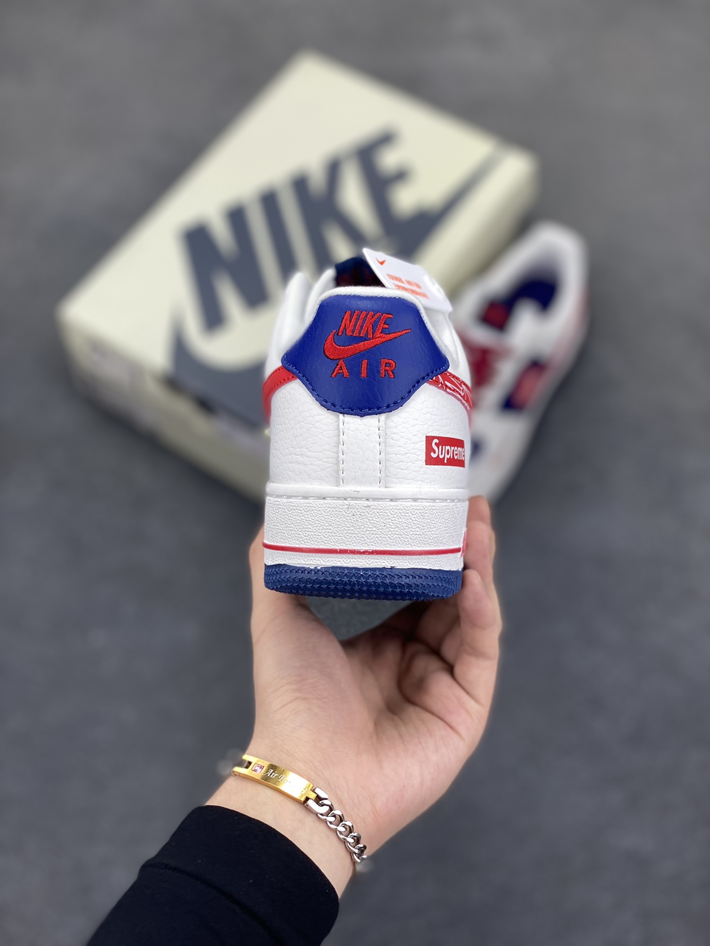 图片[4]-NIke Air Force 1 \’07 Low “Supreme联名”空军一号 低帮 运动鞋 休闲鞋 折边针车 工艺难度大 原楦头原纸板 原装鞋盒 定制五金配件 内置全掌气垫 原厂鞋底 货号：DQ6628-160 尺码：36 36.5 37.5 38 38.5 39 40 40.5 41 42 42.5 43 44 44.5 45-选品中心