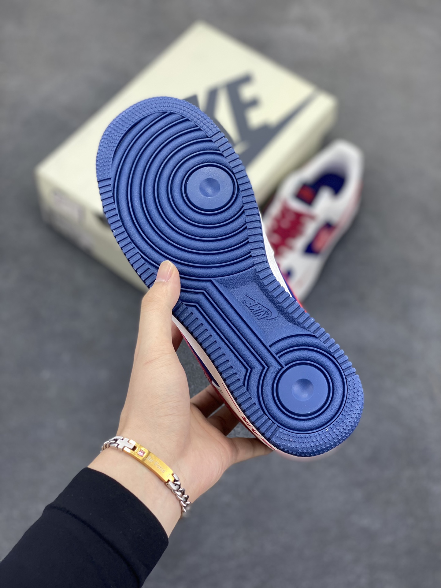 图片[5]-NIke Air Force 1 \’07 Low “Supreme联名”空军一号 低帮 运动鞋 休闲鞋 折边针车 工艺难度大 原楦头原纸板 原装鞋盒 定制五金配件 内置全掌气垫 原厂鞋底 货号：DQ6628-160 尺码：36 36.5 37.5 38 38.5 39 40 40.5 41 42 42.5 43 44 44.5 45-选品中心