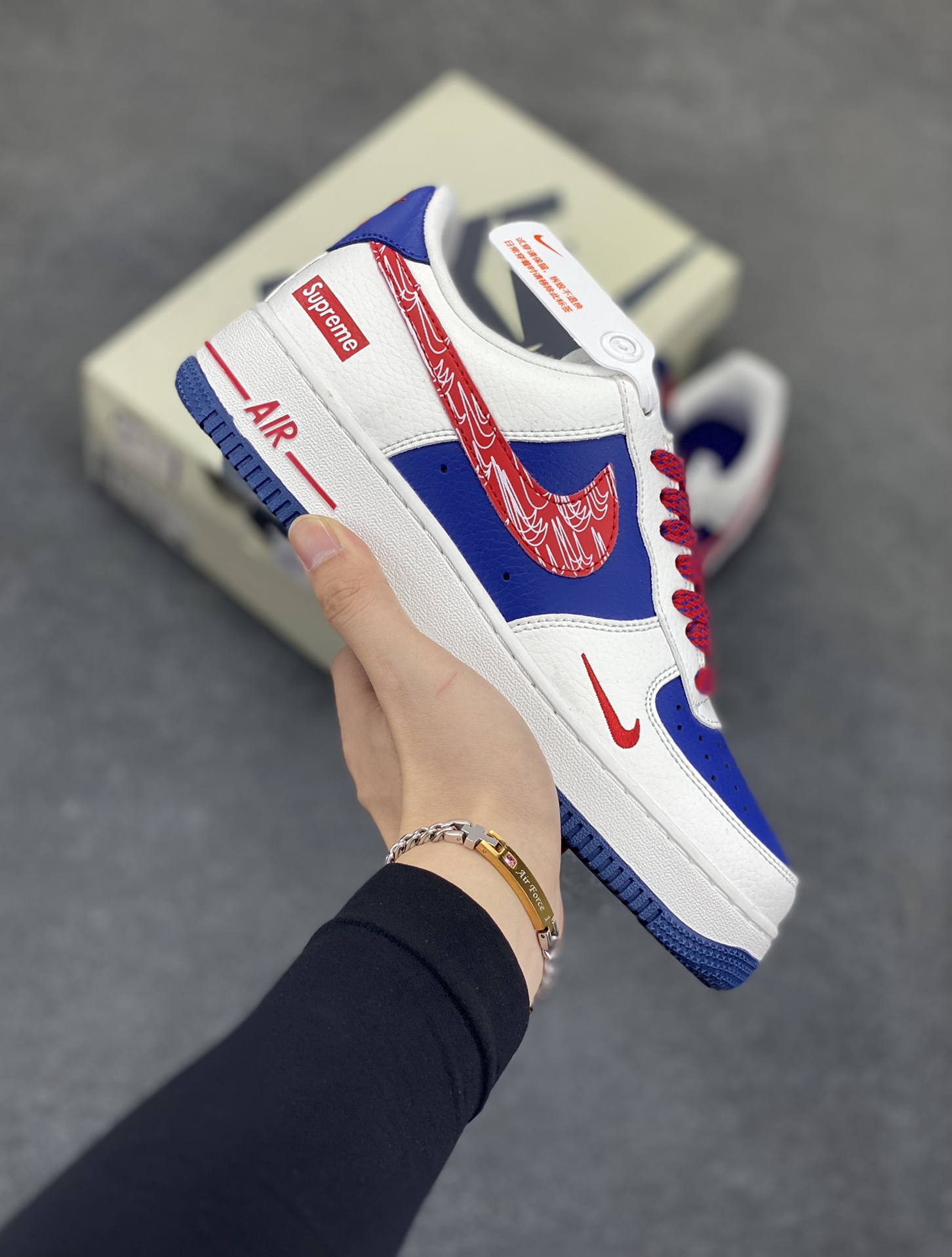 NIke Air Force 1 \’07 Low “Supreme联名”空军一号 低帮 运动鞋 休闲鞋 折边针车 工艺难度大 原楦头原纸板 原装鞋盒 定制五金配件 内置全掌气垫 原厂鞋底 货号：DQ6628-160 尺码：36 36.5 37.5 38 38.5 39 40 40.5 41 42 42.5 43 44 44.5 45-选品中心