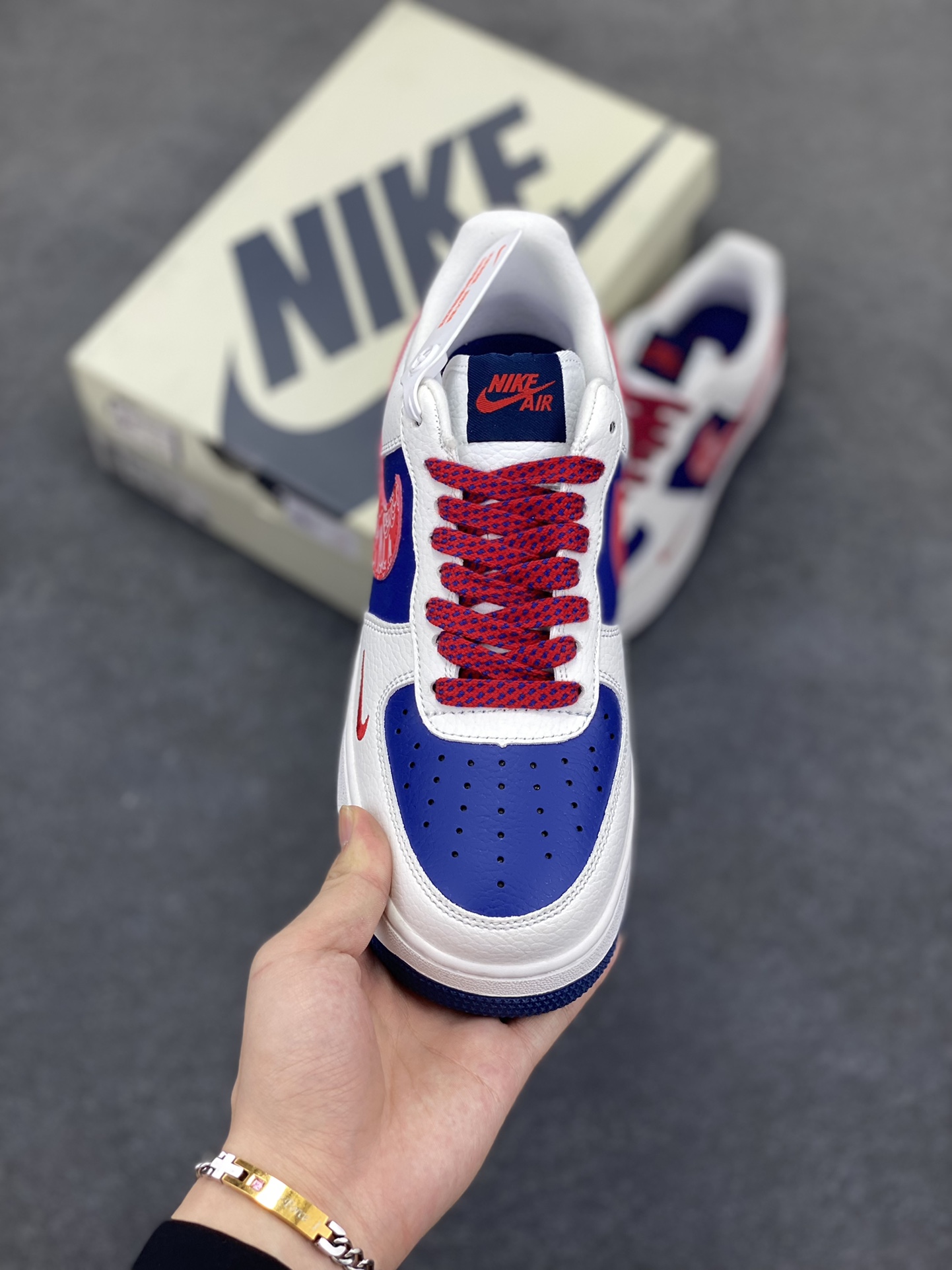 图片[2]-NIke Air Force 1 \’07 Low “Supreme联名”空军一号 低帮 运动鞋 休闲鞋 折边针车 工艺难度大 原楦头原纸板 原装鞋盒 定制五金配件 内置全掌气垫 原厂鞋底 货号：DQ6628-160 尺码：36 36.5 37.5 38 38.5 39 40 40.5 41 42 42.5 43 44 44.5 45-选品中心