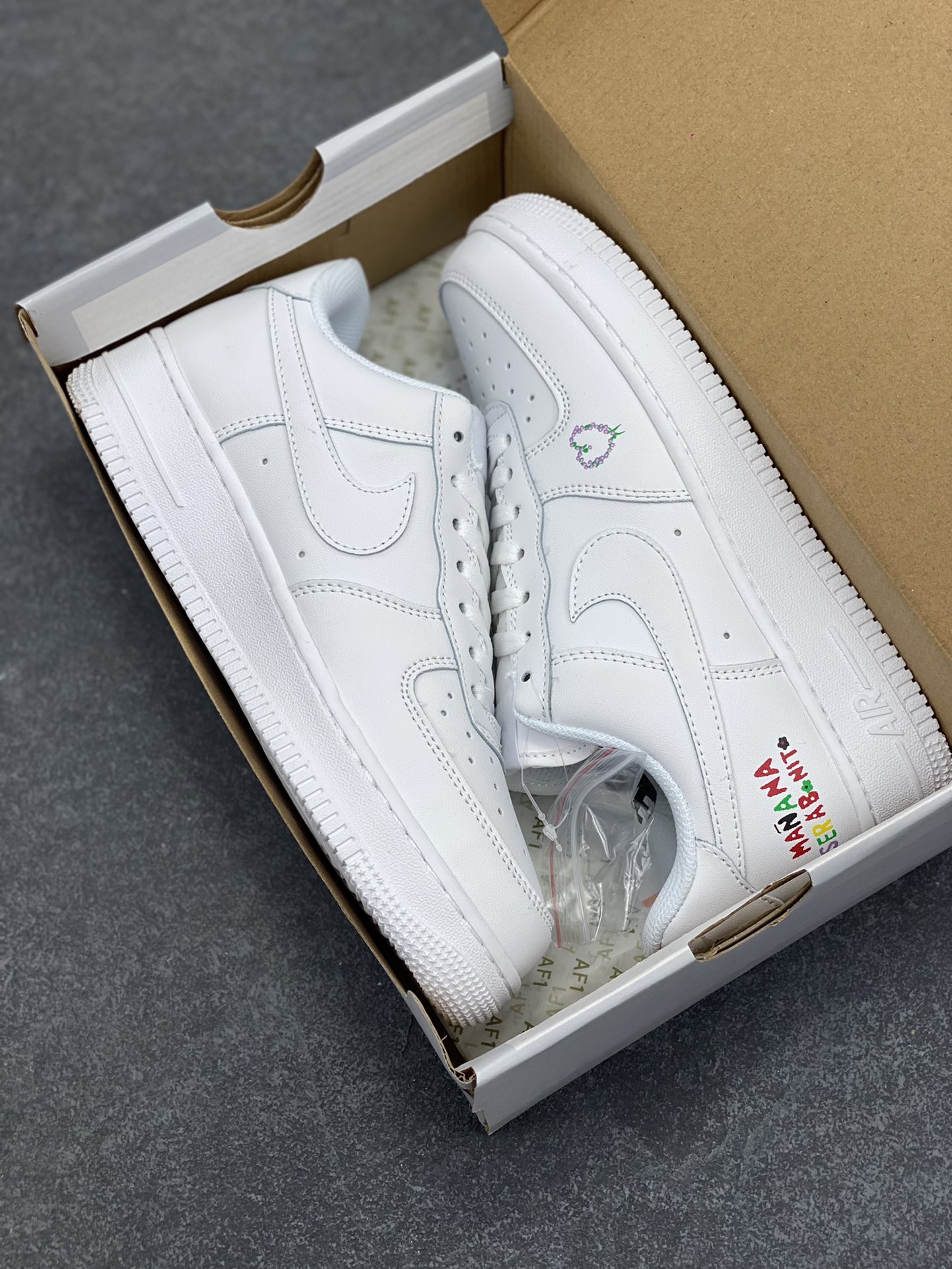 图片[9]-Nike Air Force 1 Low 空军一号低帮百搭休闲运动板鞋。柔软、弹性十足的缓震性能和出色的中底设计，横跨复古与现代的外型结合，造就出风靡全球三十多年的Force 1，直到今天还深受青睐。 货号：315122-111 尺码：36 36.5 37.5 38 38.5 39 40 40.5 41 42 42.5 43 44 44.5 45-选品中心