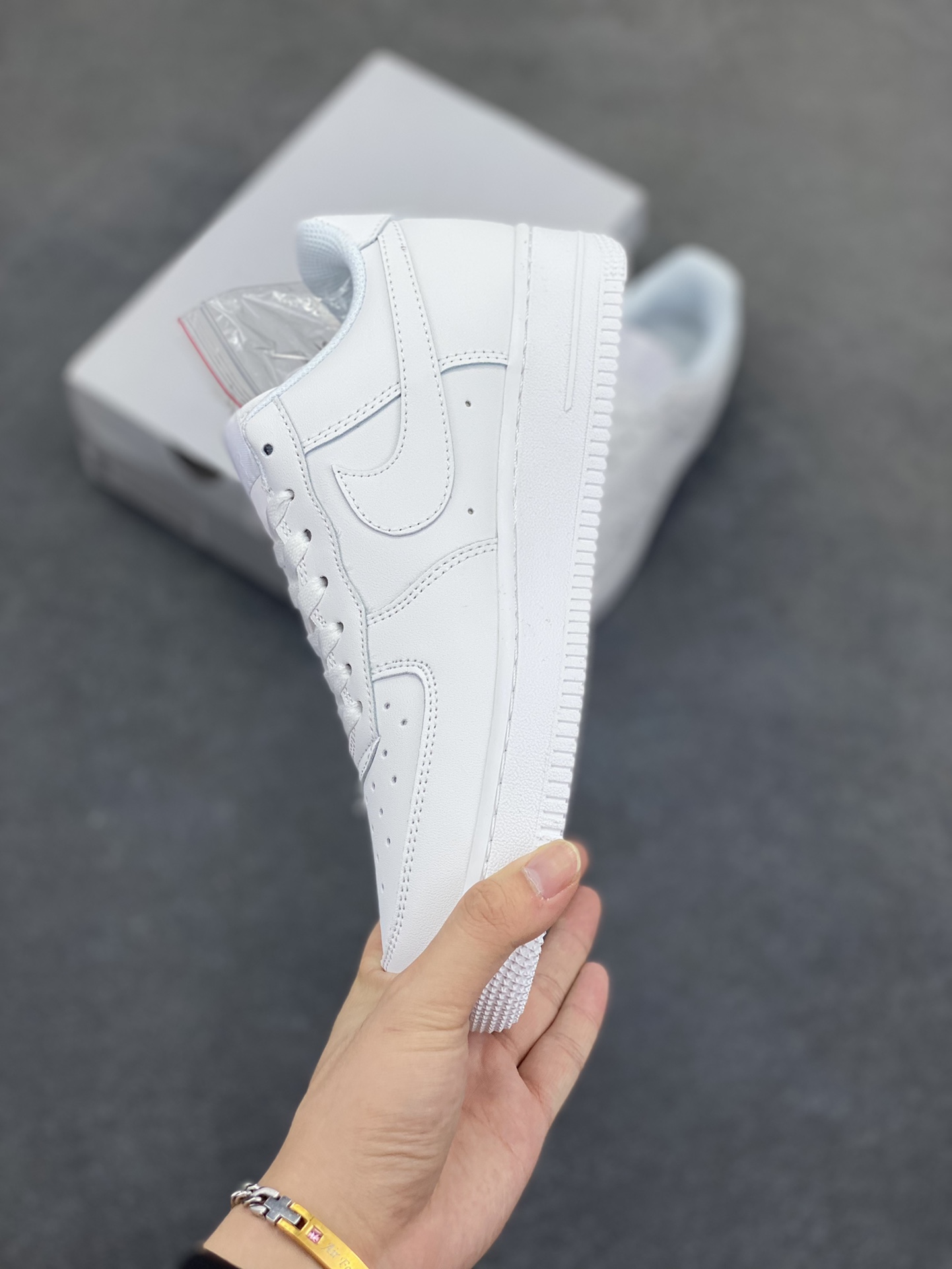 图片[3]-Nike Air Force 1 Low 空军一号低帮百搭休闲运动板鞋。柔软、弹性十足的缓震性能和出色的中底设计，横跨复古与现代的外型结合，造就出风靡全球三十多年的Force 1，直到今天还深受青睐。 货号：315122-111 尺码：36 36.5 37.5 38 38.5 39 40 40.5 41 42 42.5 43 44 44.5 45-选品中心