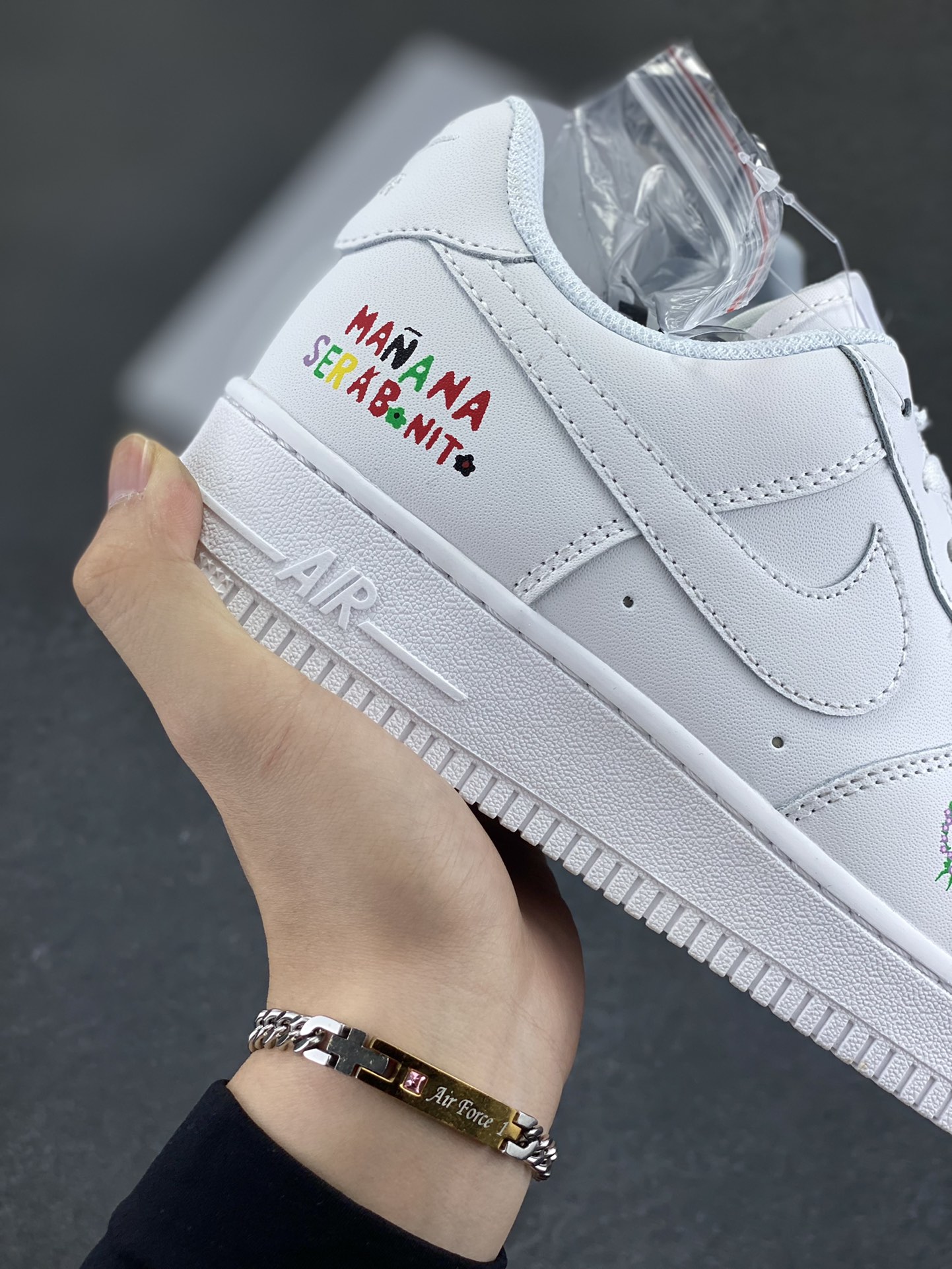 图片[6]-Nike Air Force 1 Low 空军一号低帮百搭休闲运动板鞋。柔软、弹性十足的缓震性能和出色的中底设计，横跨复古与现代的外型结合，造就出风靡全球三十多年的Force 1，直到今天还深受青睐。 货号：315122-111 尺码：36 36.5 37.5 38 38.5 39 40 40.5 41 42 42.5 43 44 44.5 45-选品中心
