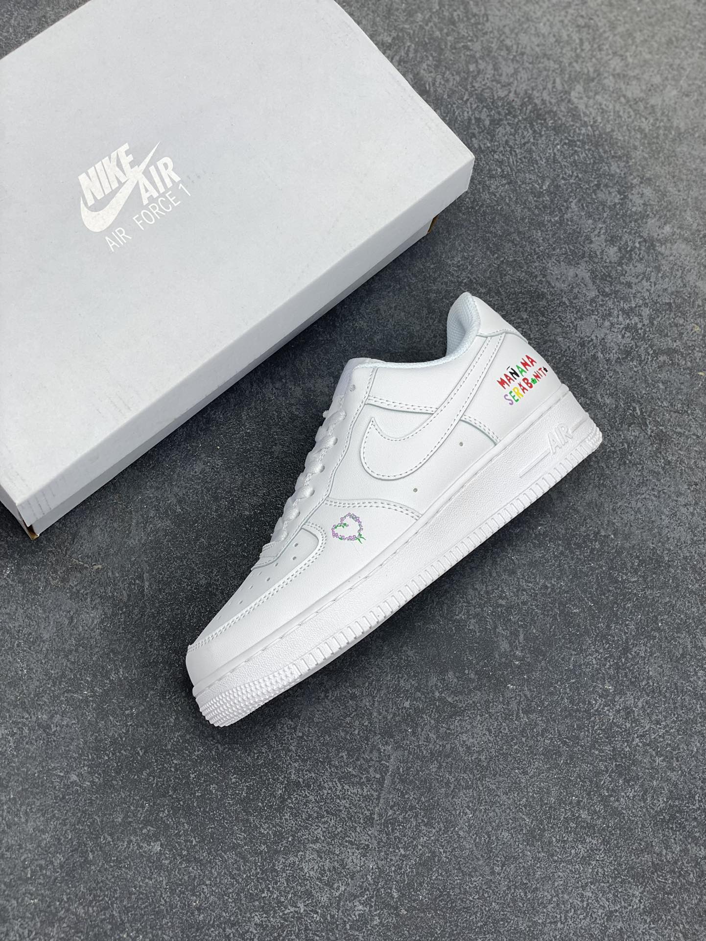 图片[7]-Nike Air Force 1 Low 空军一号低帮百搭休闲运动板鞋。柔软、弹性十足的缓震性能和出色的中底设计，横跨复古与现代的外型结合，造就出风靡全球三十多年的Force 1，直到今天还深受青睐。 货号：315122-111 尺码：36 36.5 37.5 38 38.5 39 40 40.5 41 42 42.5 43 44 44.5 45-选品中心