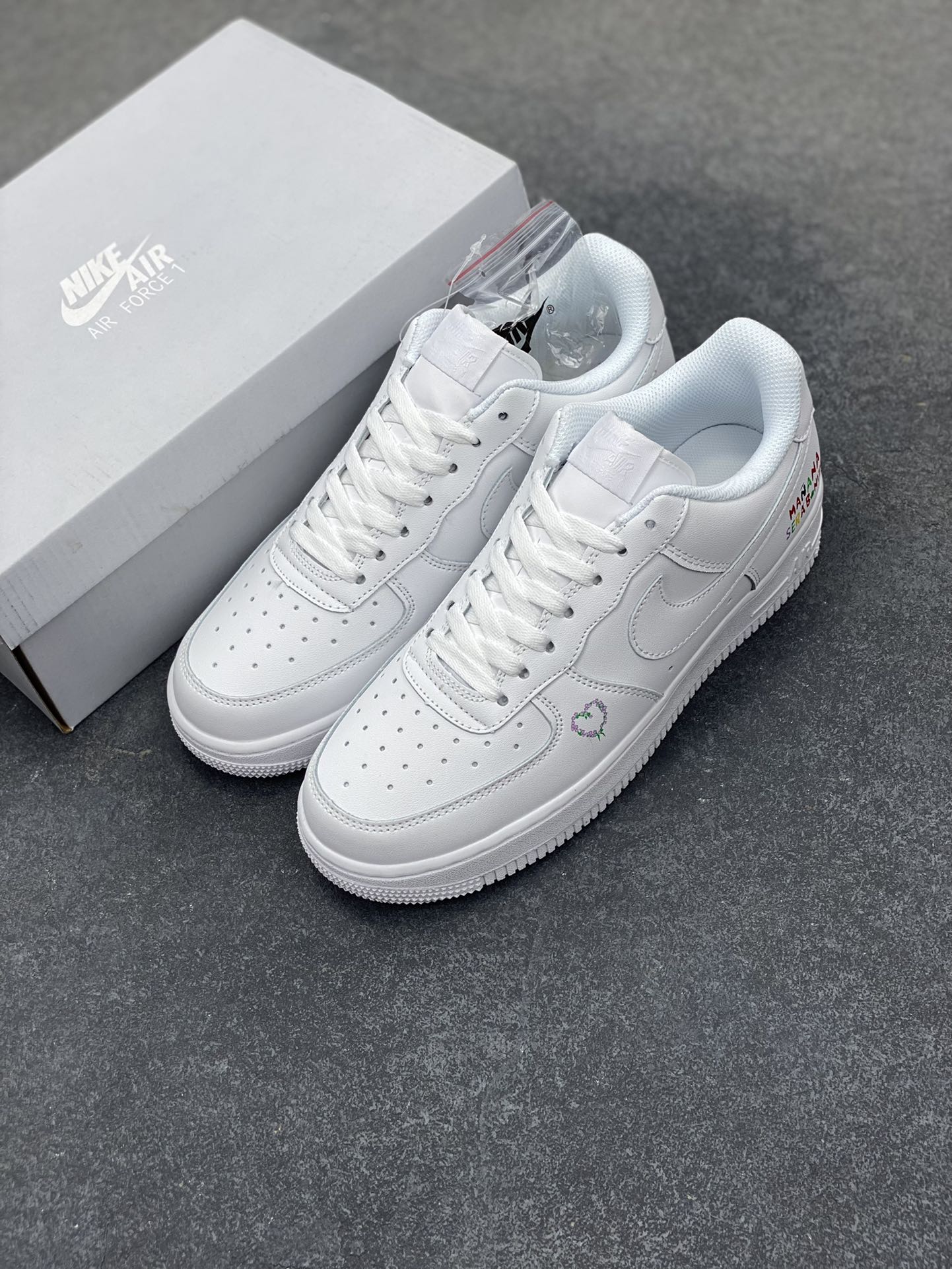 图片[8]-Nike Air Force 1 Low 空军一号低帮百搭休闲运动板鞋。柔软、弹性十足的缓震性能和出色的中底设计，横跨复古与现代的外型结合，造就出风靡全球三十多年的Force 1，直到今天还深受青睐。 货号：315122-111 尺码：36 36.5 37.5 38 38.5 39 40 40.5 41 42 42.5 43 44 44.5 45-选品中心