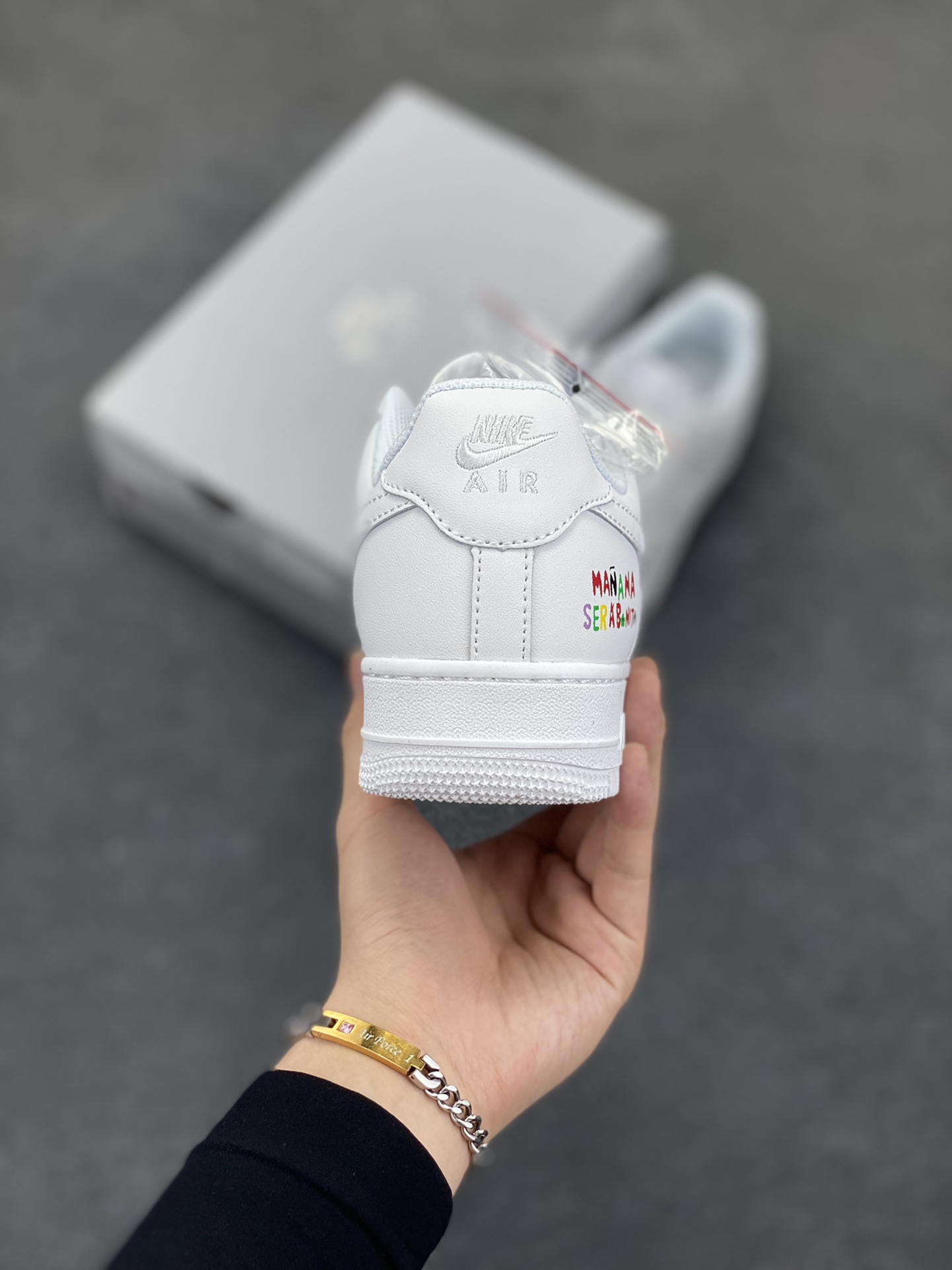 图片[4]-Nike Air Force 1 Low 空军一号低帮百搭休闲运动板鞋。柔软、弹性十足的缓震性能和出色的中底设计，横跨复古与现代的外型结合，造就出风靡全球三十多年的Force 1，直到今天还深受青睐。 货号：315122-111 尺码：36 36.5 37.5 38 38.5 39 40 40.5 41 42 42.5 43 44 44.5 45-选品中心