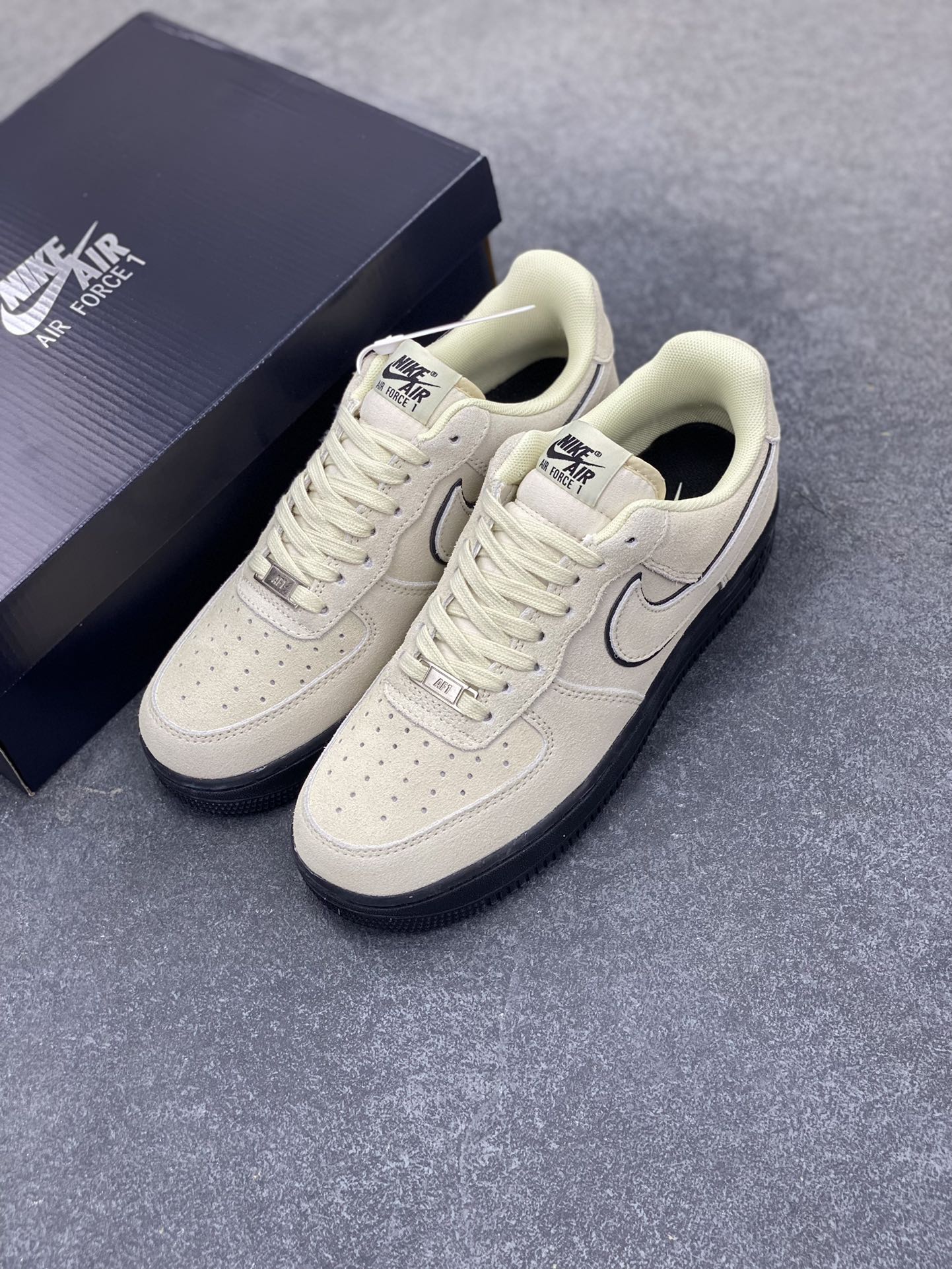 图片[8]-Nike Air Force 1 Low 浅棕 原楦头原纸板 打造纯正空军版型 专注外贸渠道 全掌内置蜂窝气垫 原盒配件 原厂中底钢印、拉帮完美 货号：HQ1966-200 尺码：36 36.5 37.5 38 38.5 39 40 40.5 41 42 42.5 43 44 44.5 45-选品中心