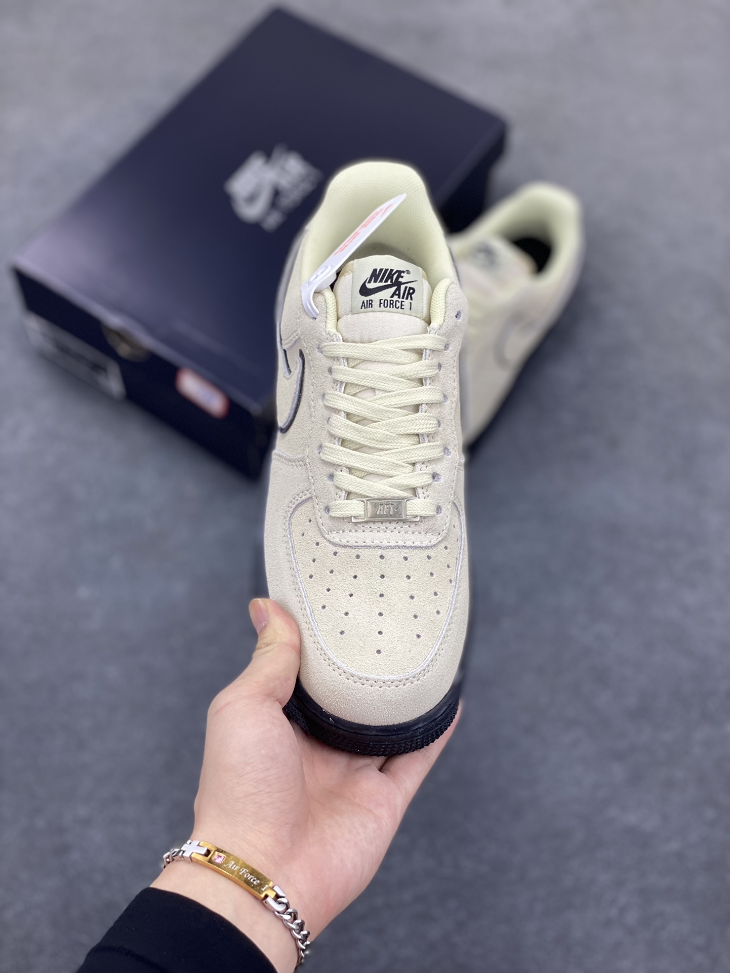 图片[2]-Nike Air Force 1 Low 浅棕 原楦头原纸板 打造纯正空军版型 专注外贸渠道 全掌内置蜂窝气垫 原盒配件 原厂中底钢印、拉帮完美 货号：HQ1966-200 尺码：36 36.5 37.5 38 38.5 39 40 40.5 41 42 42.5 43 44 44.5 45-选品中心