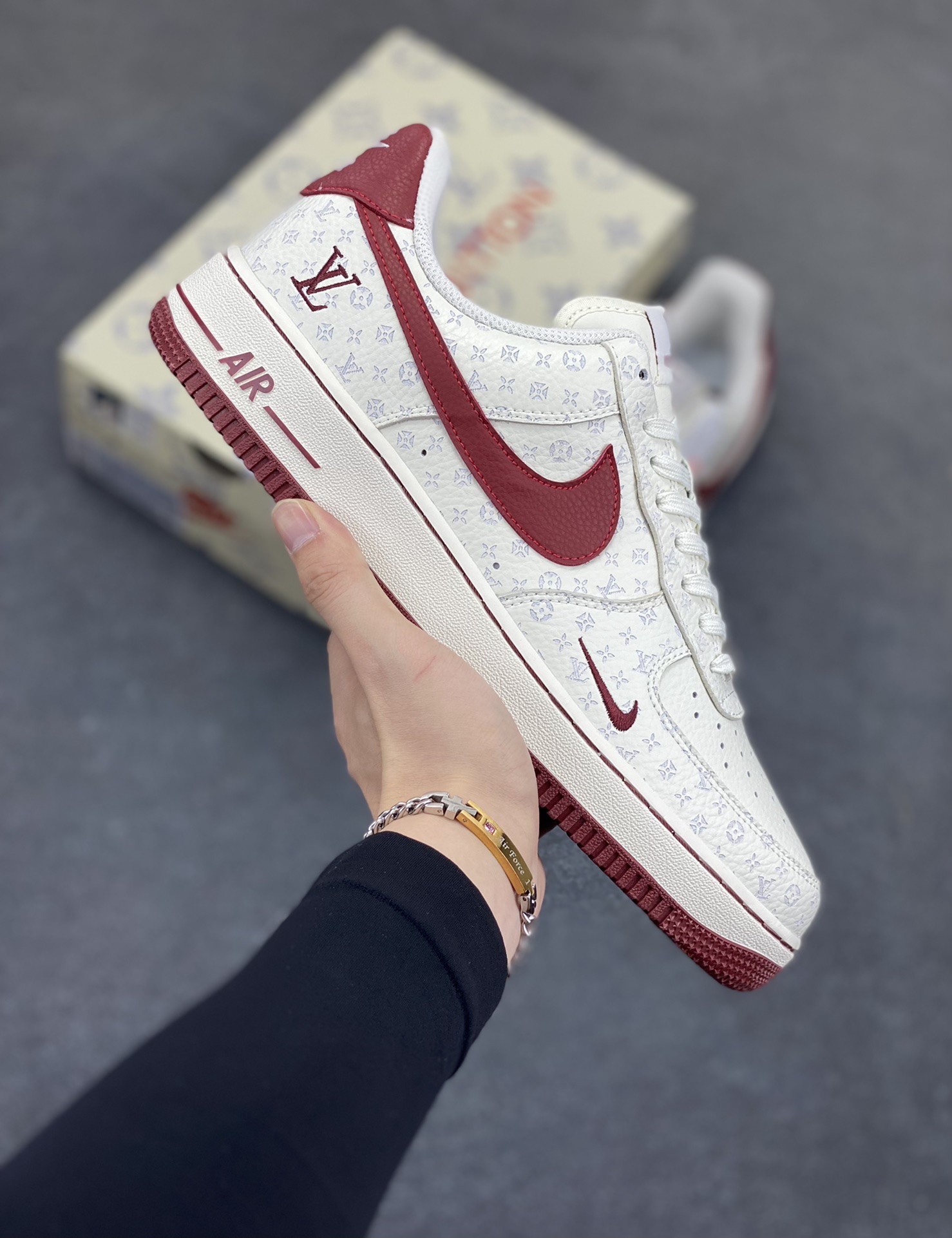 NIke Air Force 1 \’07 Low LV联名-白红 空军一号低帮 运动鞋 休闲鞋 折边针车 工艺难度大 原楦头原纸板 原装鞋盒 原厂鞋底 超高清洁度 细节完美 货号:LW9279-015 尺码:36 36.5 37.5 38 38.5 39 40 40.5 41 42 42.5 43 44 44.5 45-选品中心