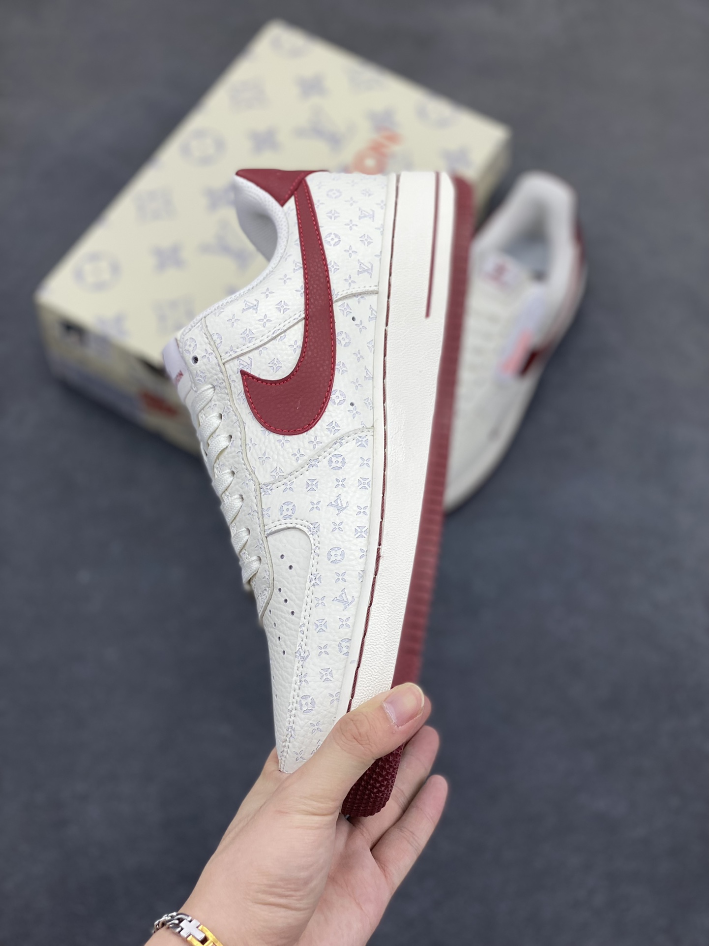 图片[3]-NIke Air Force 1 \’07 Low LV联名-白红 空军一号低帮 运动鞋 休闲鞋 折边针车 工艺难度大 原楦头原纸板 原装鞋盒 原厂鞋底 超高清洁度 细节完美 货号：LW9279-015 尺码：36 36.5 37.5 38 38.5 39 40 40.5 41 42 42.5 43 44 44.5 45-选品中心