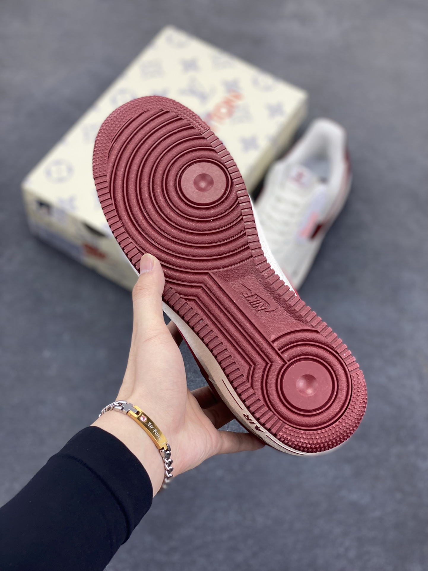 图片[5]-NIke Air Force 1 \’07 Low LV联名-白红 空军一号低帮 运动鞋 休闲鞋 折边针车 工艺难度大 原楦头原纸板 原装鞋盒 原厂鞋底 超高清洁度 细节完美 货号：LW9279-015 尺码：36 36.5 37.5 38 38.5 39 40 40.5 41 42 42.5 43 44 44.5 45-选品中心