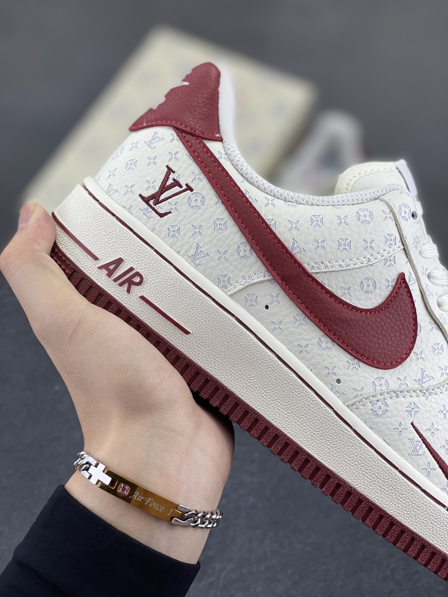图片[6]-NIke Air Force 1 \’07 Low LV联名-白红 空军一号低帮 运动鞋 休闲鞋 折边针车 工艺难度大 原楦头原纸板 原装鞋盒 原厂鞋底 超高清洁度 细节完美 货号：LW9279-015 尺码：36 36.5 37.5 38 38.5 39 40 40.5 41 42 42.5 43 44 44.5 45-选品中心