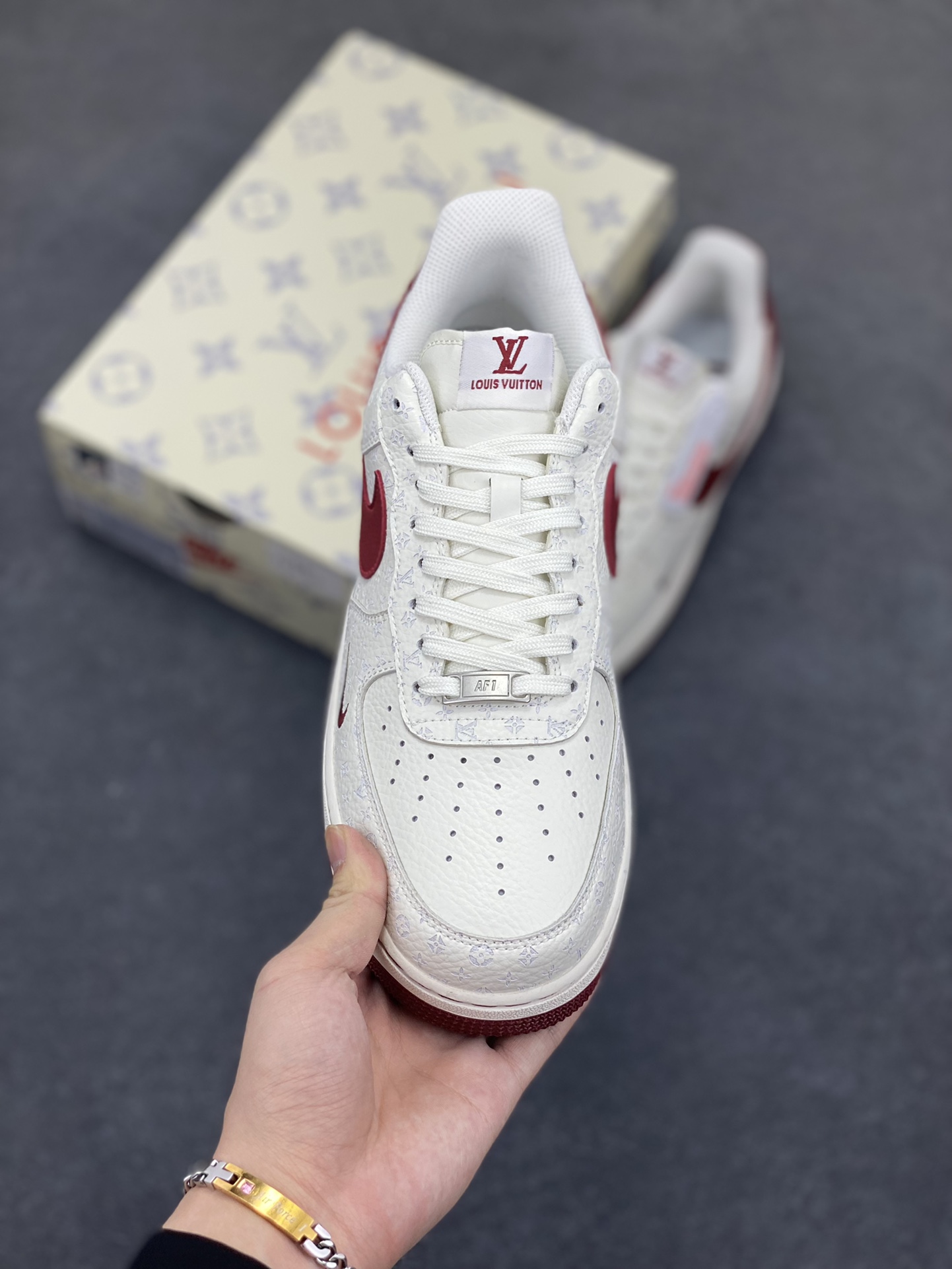 图片[2]-NIke Air Force 1 \’07 Low LV联名-白红 空军一号低帮 运动鞋 休闲鞋 折边针车 工艺难度大 原楦头原纸板 原装鞋盒 原厂鞋底 超高清洁度 细节完美 货号：LW9279-015 尺码：36 36.5 37.5 38 38.5 39 40 40.5 41 42 42.5 43 44 44.5 45-选品中心