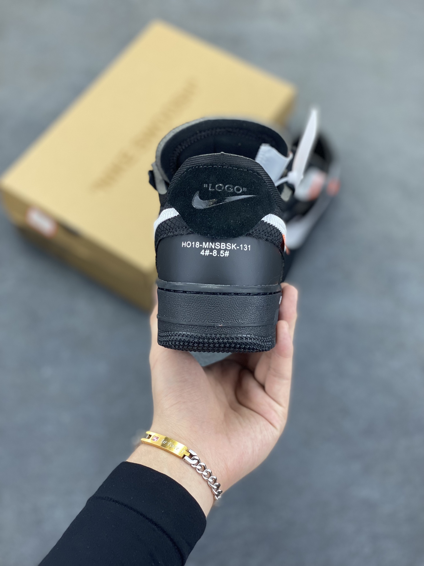 图片[4]-OFF-WHITE x NK Air Force 1 OW联名空军一号黑白#环保尼龙原配鞋带。柔软、弹性十足的缓震性能和出色的中底设计，横跨复古与现代的外型结合，造就出风靡全球三十多年的Force 1。 货号：AO4606-001 尺码：36 36.5 37.5 38 38.5 39 40 40.5 41 42 42.5 43 44 44.5 45-选品中心