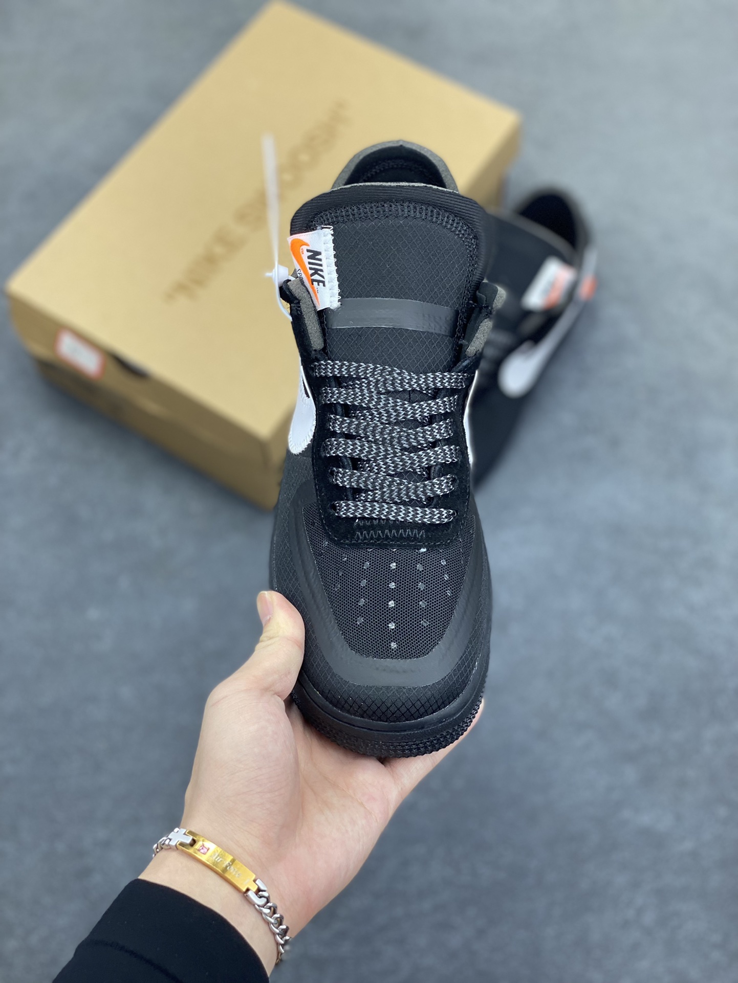 图片[2]-OFF-WHITE x NK Air Force 1 OW联名空军一号黑白#环保尼龙原配鞋带。柔软、弹性十足的缓震性能和出色的中底设计，横跨复古与现代的外型结合，造就出风靡全球三十多年的Force 1。 货号：AO4606-001 尺码：36 36.5 37.5 38 38.5 39 40 40.5 41 42 42.5 43 44 44.5 45-选品中心