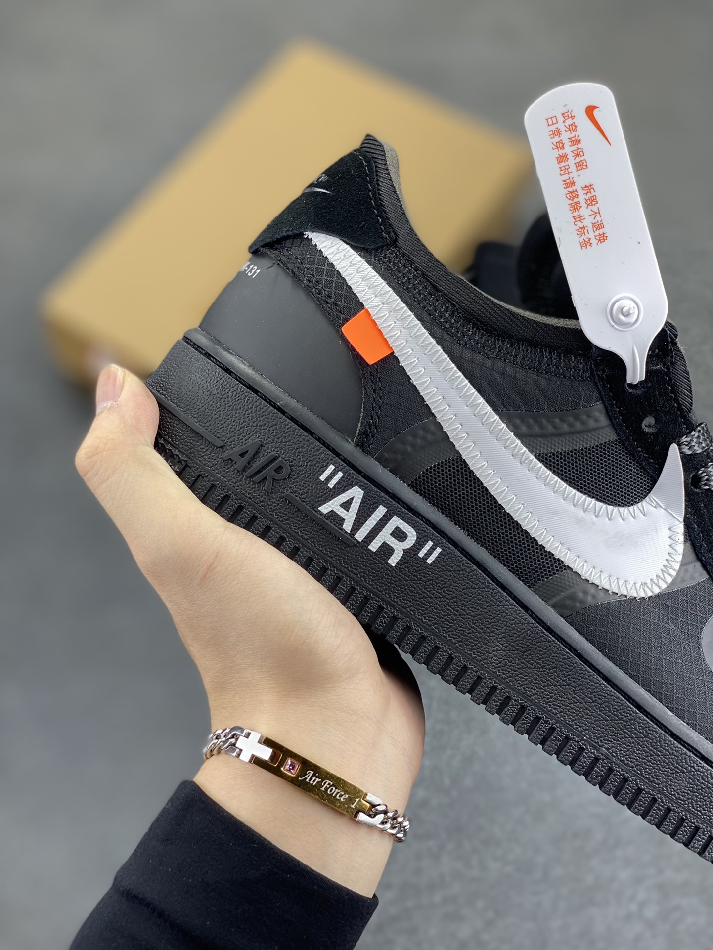 图片[6]-OFF-WHITE x NK Air Force 1 OW联名空军一号黑白#环保尼龙原配鞋带。柔软、弹性十足的缓震性能和出色的中底设计，横跨复古与现代的外型结合，造就出风靡全球三十多年的Force 1。 货号：AO4606-001 尺码：36 36.5 37.5 38 38.5 39 40 40.5 41 42 42.5 43 44 44.5 45-选品中心