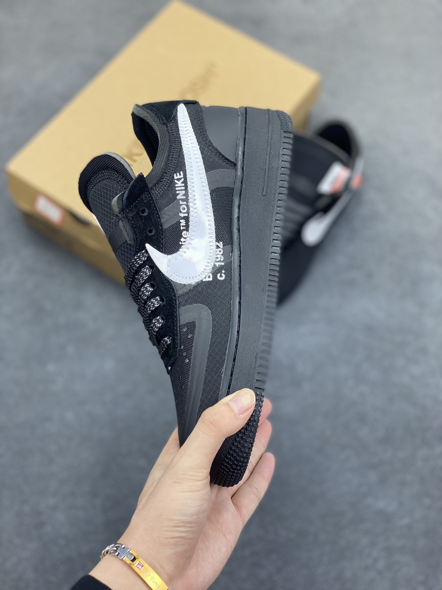 图片[3]-OFF-WHITE x NK Air Force 1 OW联名空军一号黑白#环保尼龙原配鞋带。柔软、弹性十足的缓震性能和出色的中底设计，横跨复古与现代的外型结合，造就出风靡全球三十多年的Force 1。 货号：AO4606-001 尺码：36 36.5 37.5 38 38.5 39 40 40.5 41 42 42.5 43 44 44.5 45-选品中心