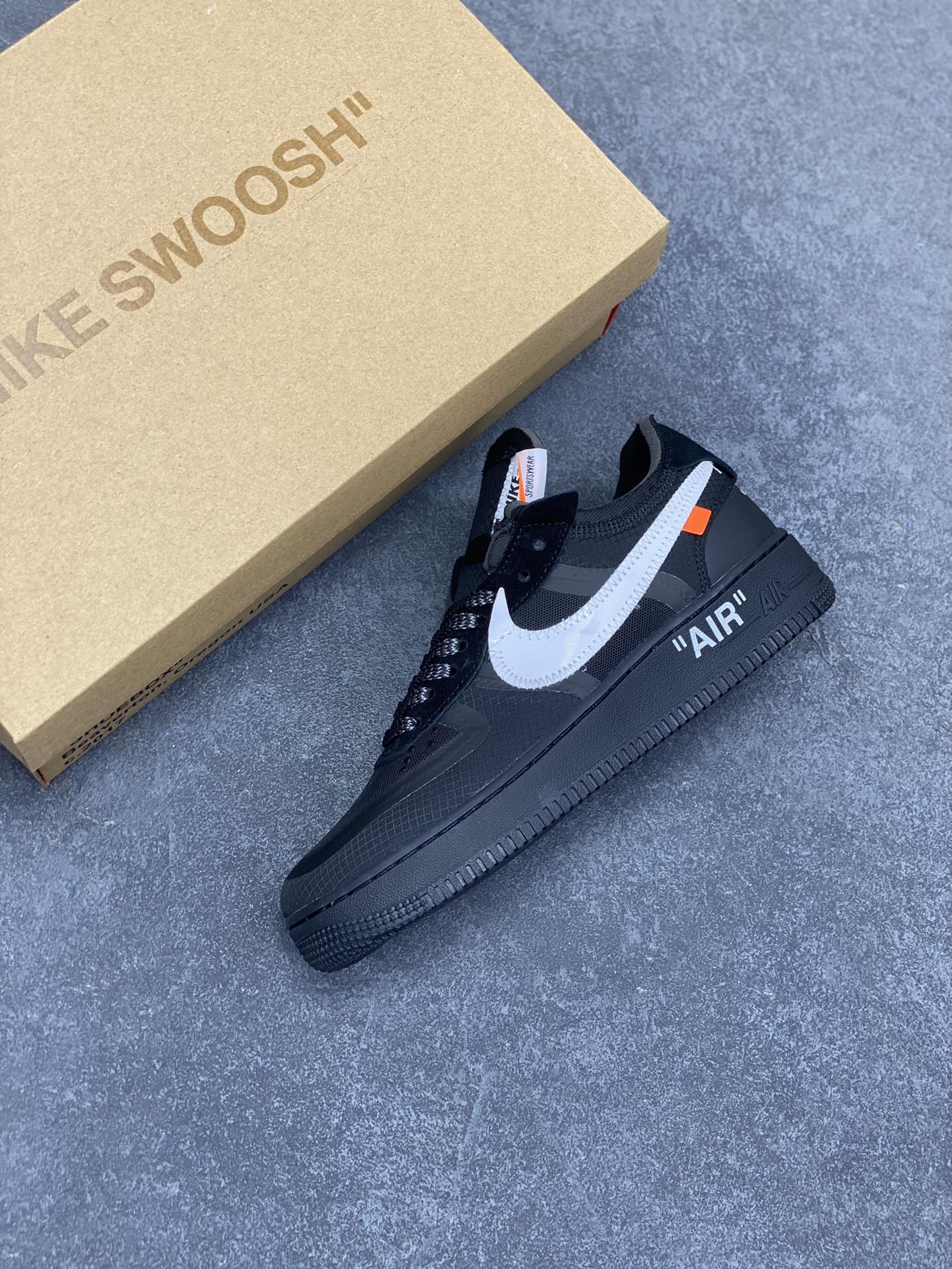 图片[7]-OFF-WHITE x NK Air Force 1 OW联名空军一号黑白#环保尼龙原配鞋带。柔软、弹性十足的缓震性能和出色的中底设计，横跨复古与现代的外型结合，造就出风靡全球三十多年的Force 1。 货号：AO4606-001 尺码：36 36.5 37.5 38 38.5 39 40 40.5 41 42 42.5 43 44 44.5 45-选品中心