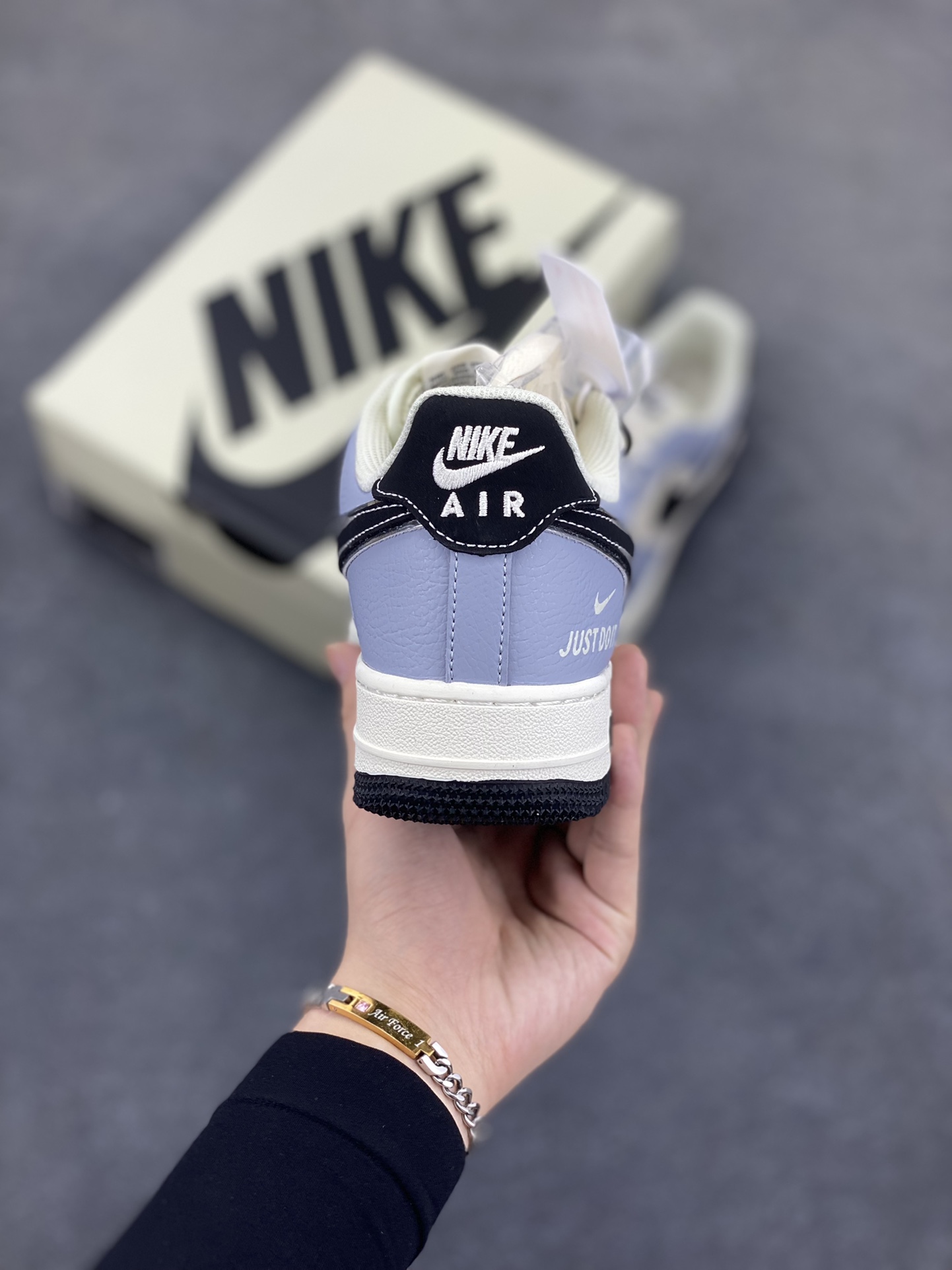 图片[4]-NIke Air Force 1 \’07 Low “米黑双拼Justdoit”空军一号 低帮 运动鞋 休闲鞋 折边针车 工艺难度大 原楦头原纸板 原装鞋盒 定制五金配件 内置全掌气垫 原厂鞋底 货号：CS5288-023 尺码：36 36.5 37.5 38 38.5 39 40 40.5 41 42 42.5 43 44 44.5 45-选品中心