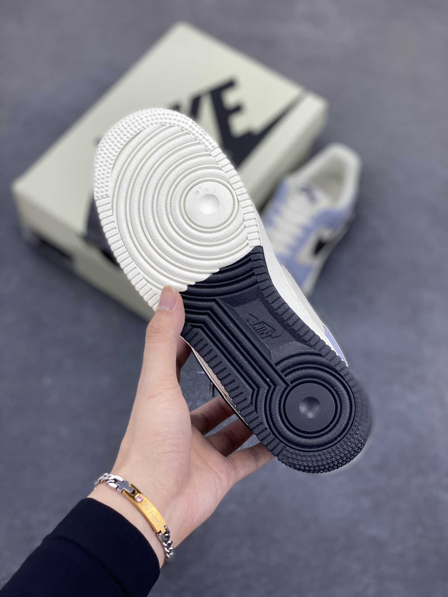 图片[5]-NIke Air Force 1 \’07 Low “米黑双拼Justdoit”空军一号 低帮 运动鞋 休闲鞋 折边针车 工艺难度大 原楦头原纸板 原装鞋盒 定制五金配件 内置全掌气垫 原厂鞋底 货号：CS5288-023 尺码：36 36.5 37.5 38 38.5 39 40 40.5 41 42 42.5 43 44 44.5 45-选品中心