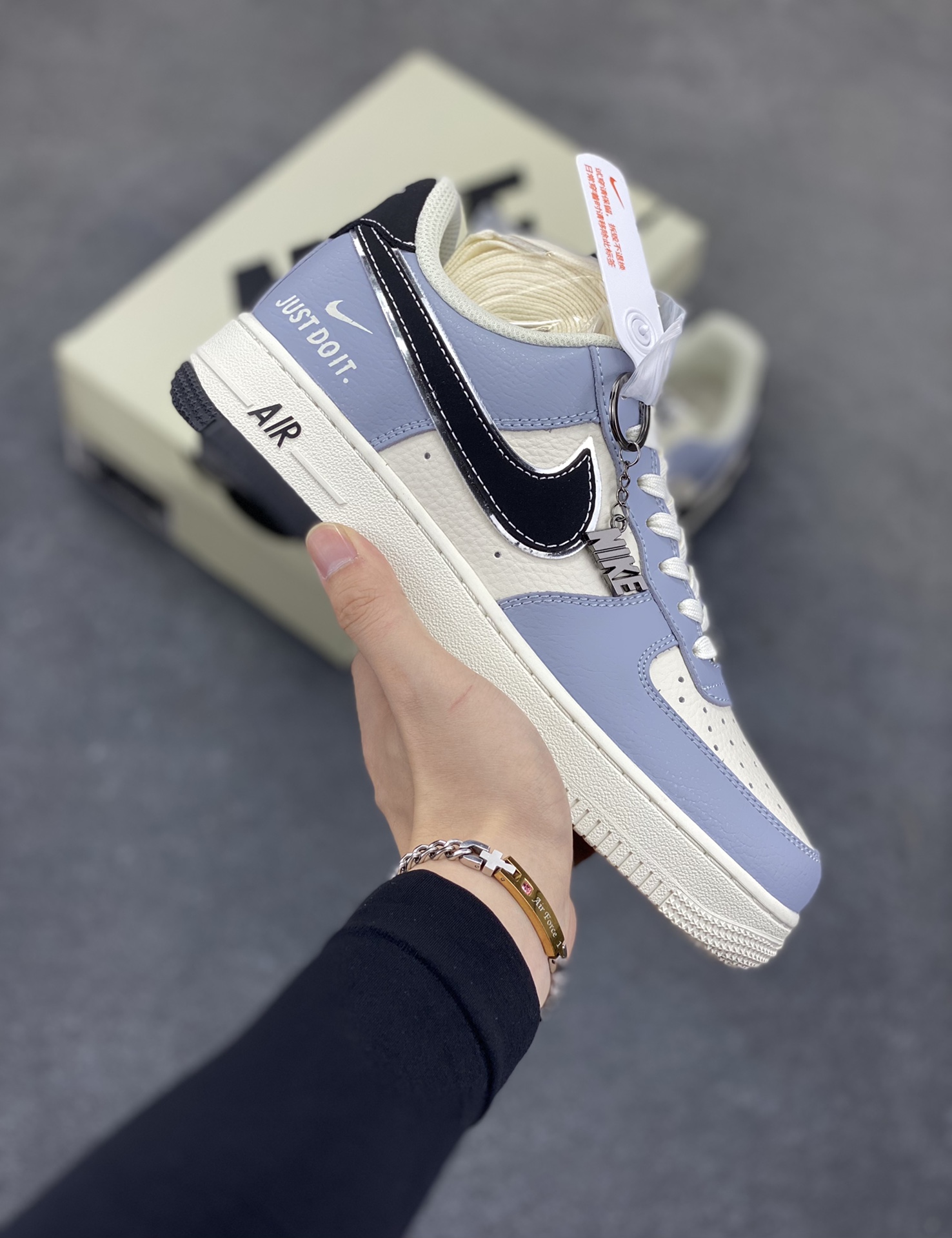 NIke Air Force 1 \’07 Low “米黑双拼Justdoit”空军一号 低帮 运动鞋 休闲鞋 折边针车 工艺难度大 原楦头原纸板 原装鞋盒 定制五金配件 内置全掌气垫 原厂鞋底 货号:CS5288-023 尺码:36 36.5 37.5 38 38.5 39 40 40.5 41 42 42.5 43 44 44.5 45-选品中心