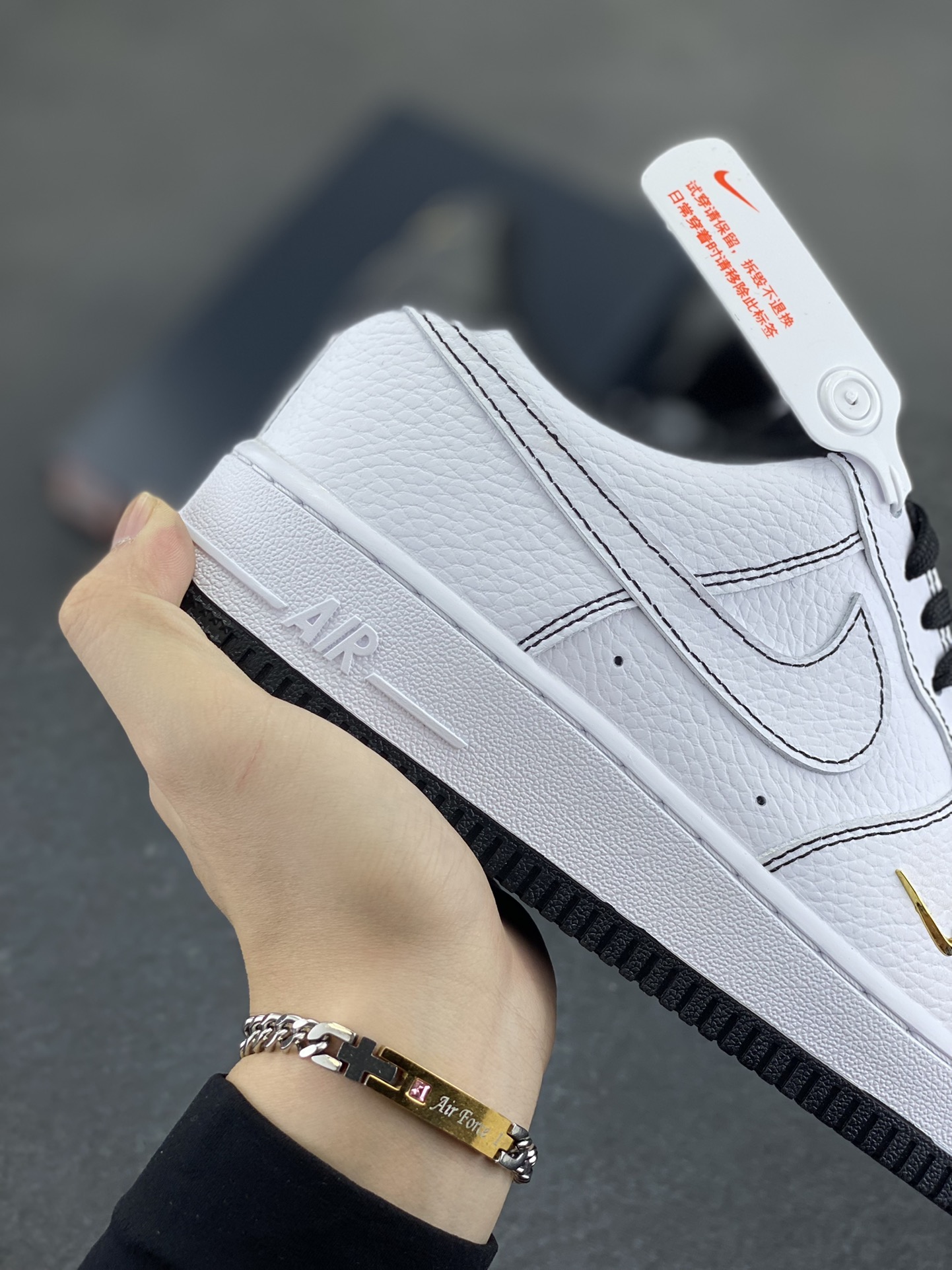 图片[6]-Nike Air Force 1 Low 白黑线小金勾 空军一号低帮运动休闲板鞋 原楦头原纸板 打造纯正空军版型#专注外贸渠道 全掌内置蜂窝气垫 #原盒配件 原厂中底钢印、拉帮完美 货号：IB6543-101 尺码：35.5 36 36.5 37.5 38 38.5 39 40 40.5 41 42 42.5 43 44 44.5 45-选品中心