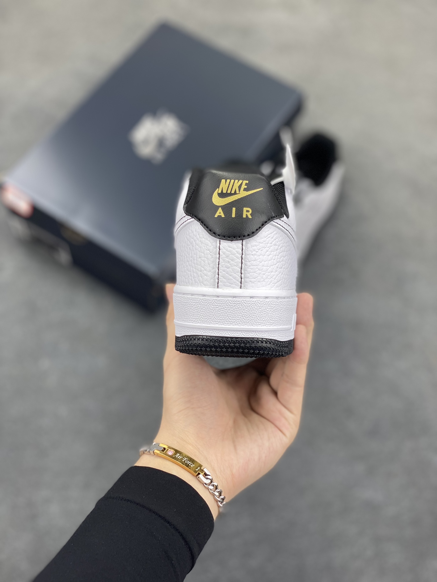 图片[4]-Nike Air Force 1 Low 白黑线小金勾 空军一号低帮运动休闲板鞋 原楦头原纸板 打造纯正空军版型#专注外贸渠道 全掌内置蜂窝气垫 #原盒配件 原厂中底钢印、拉帮完美 货号：IB6543-101 尺码：35.5 36 36.5 37.5 38 38.5 39 40 40.5 41 42 42.5 43 44 44.5 45-选品中心