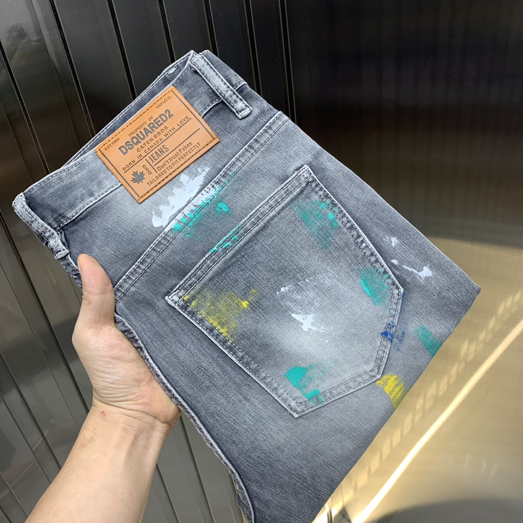 NO:461903,DSQ second-level 2025 new men's jeans, the fabric is comfortable and elastic. Exclusively available, fashionable and elegant, heavy craftsmanship design. It uses primary color yeast washing technology. Selected imported heavy tannin denim fabrics with customized hardware decoration. Genuine leather brand. Exquisite car line. All fine workmanship makes the tone of the whole pants a higher level. Worth owning. Number of 28-38, shipped the next day, jeans, alexander wang19860909DSQ第二次方 2025新品男士牛仔裤 面料舒适弹性好.独家发售 时尚优雅 重工艺设计.采用原色酵母水洗工艺 精选进口重磅丹宁牛仔面料 配定制五金装饰 真皮皮牌 精致车线 所有精细做工让整条裤子的调性更上一层楼 值得拥有.码数28-38,隔天出货,,jeans,alexander wang,Men's clothing