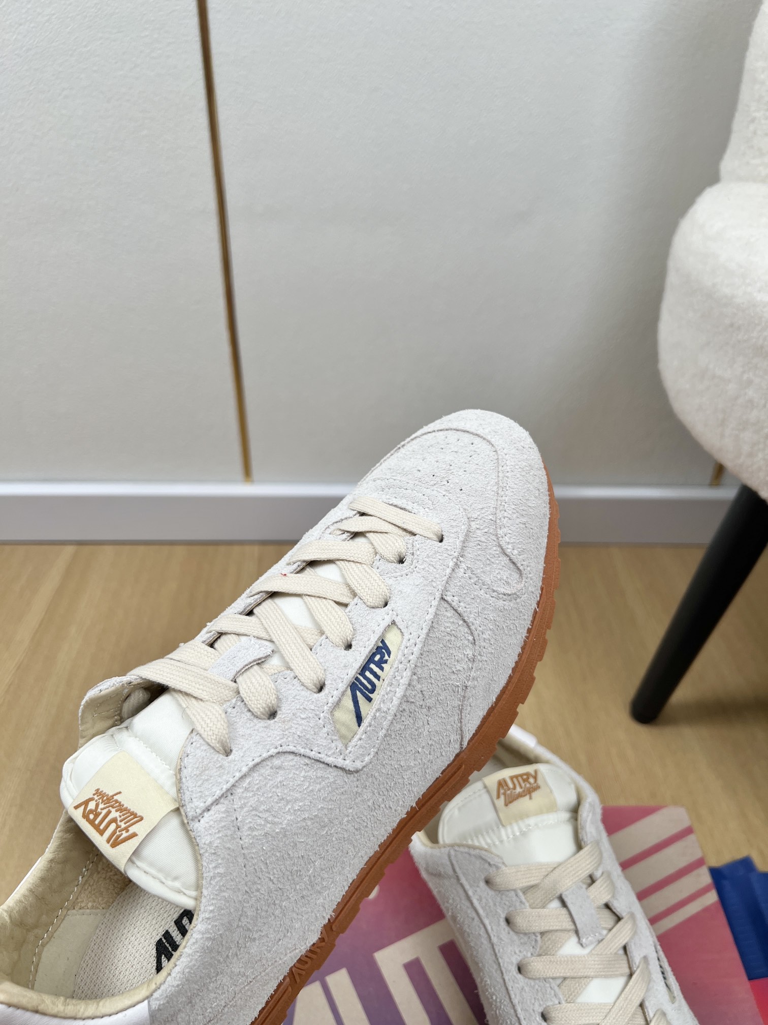 AUTRY OTERRY 2025: American Retro Style Leather Shoes with Classic Flag Symbol - 图片 5