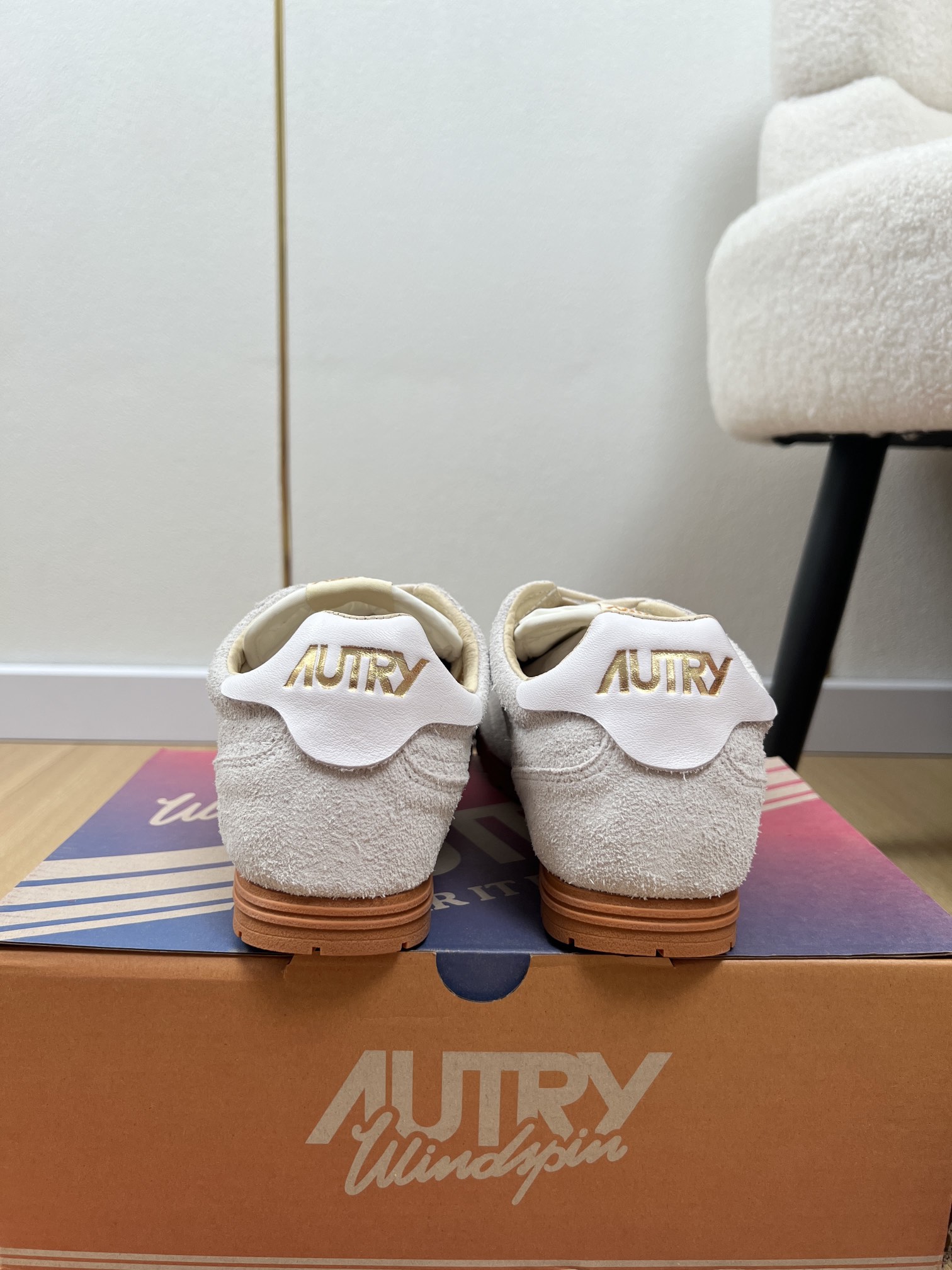 AUTRY OTERRY 2025: American Retro Style Leather Shoes with Classic Flag Symbol - 图片 8
