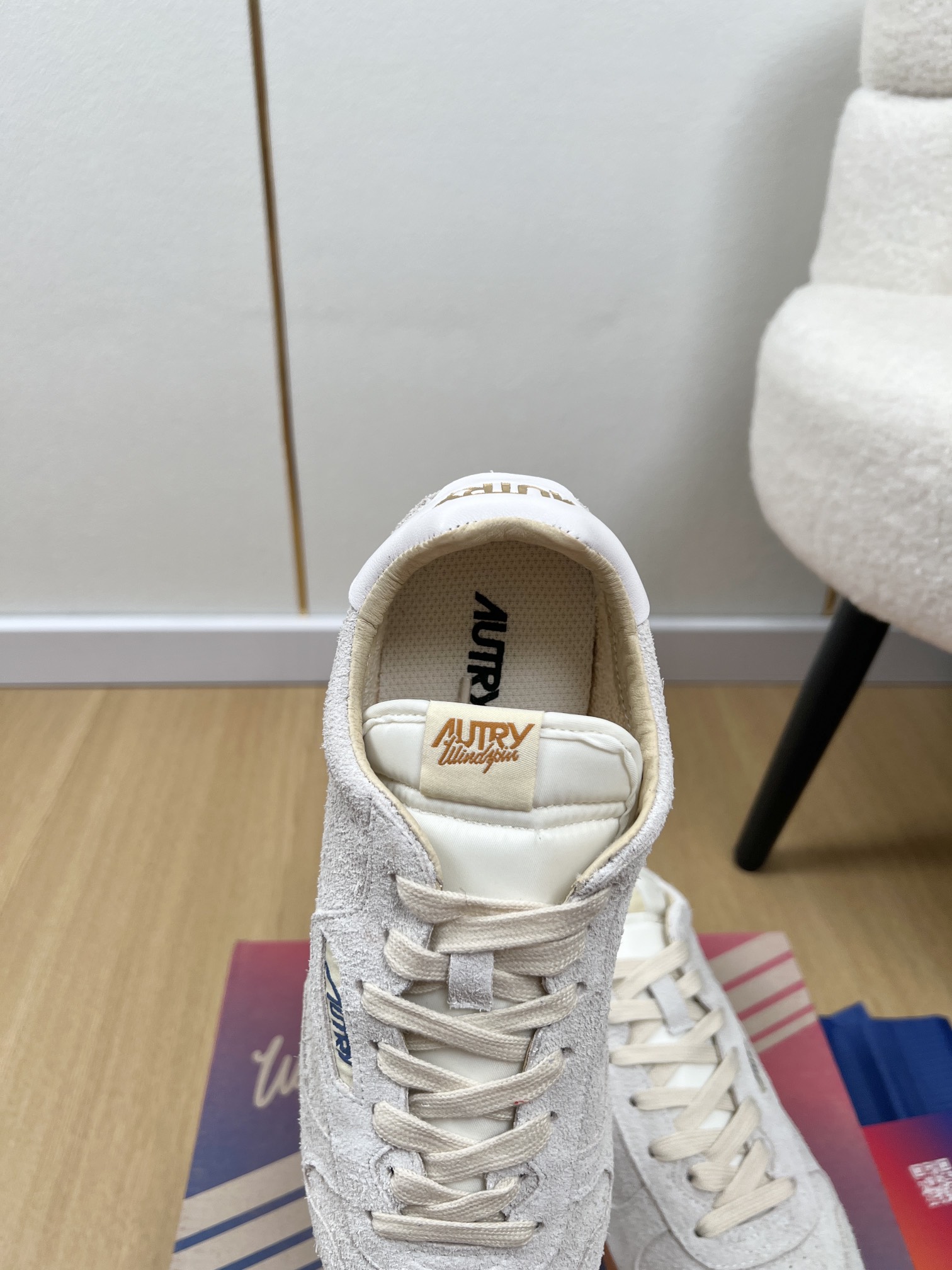 AUTRY OTERRY 2025: American Retro Style Leather Shoes with Classic Flag Symbol - 图片 7