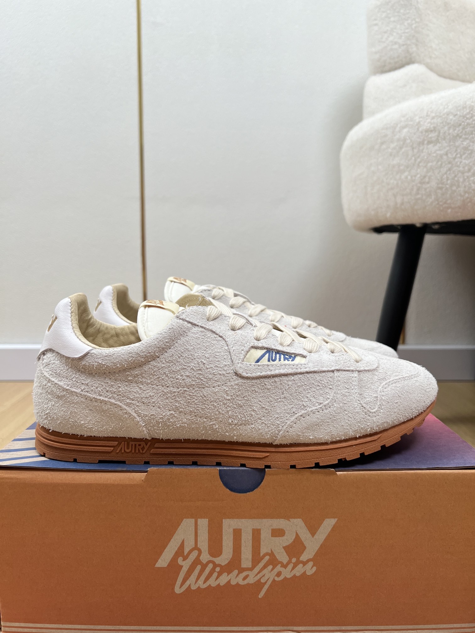 AUTRY OTERRY 2025: American Retro Style Leather Shoes with Classic Flag Symbol - 图片 2