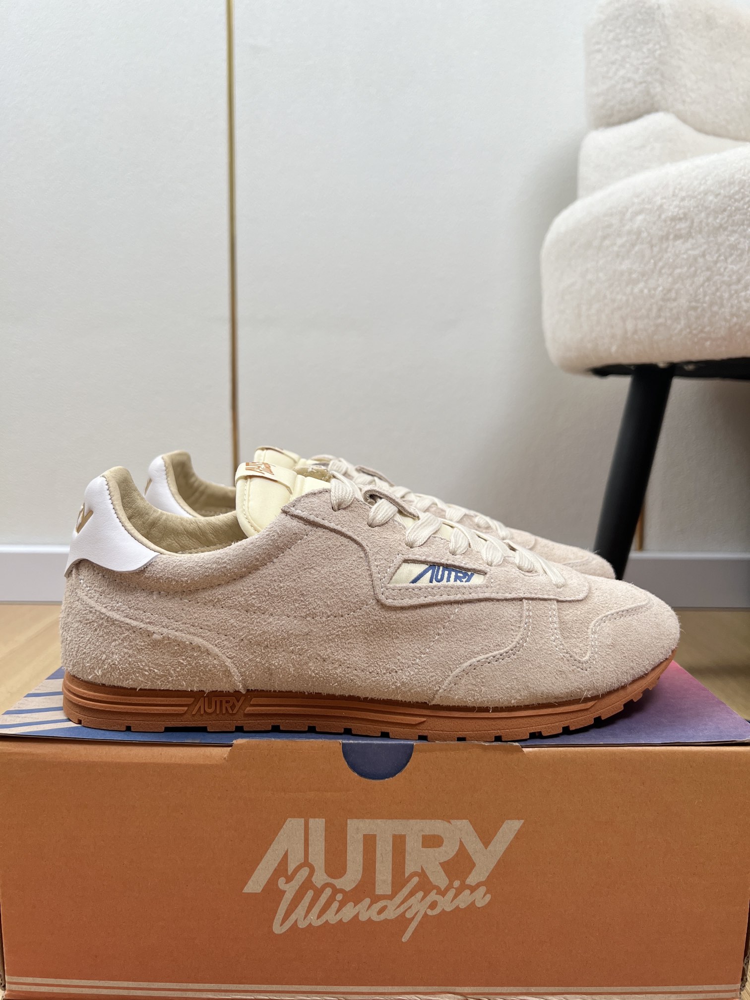 AUTRY OTERRY 2025: American Retro Style Leather Shoes for Fashion Celebrities - 图片 2