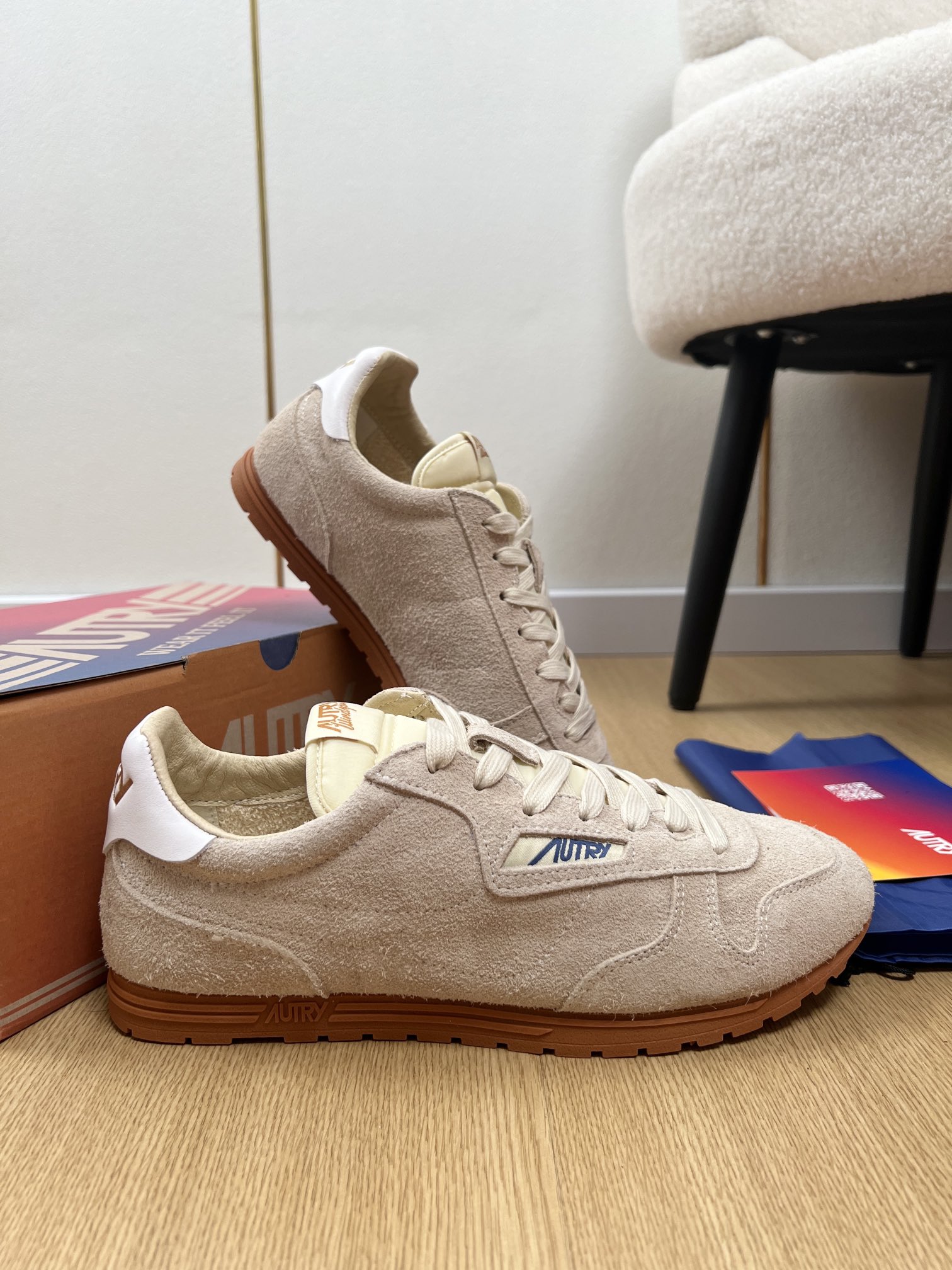 AUTRY OTERRY 2025: American Retro Style Leather Shoes for Fashion Celebrities - 图片 4