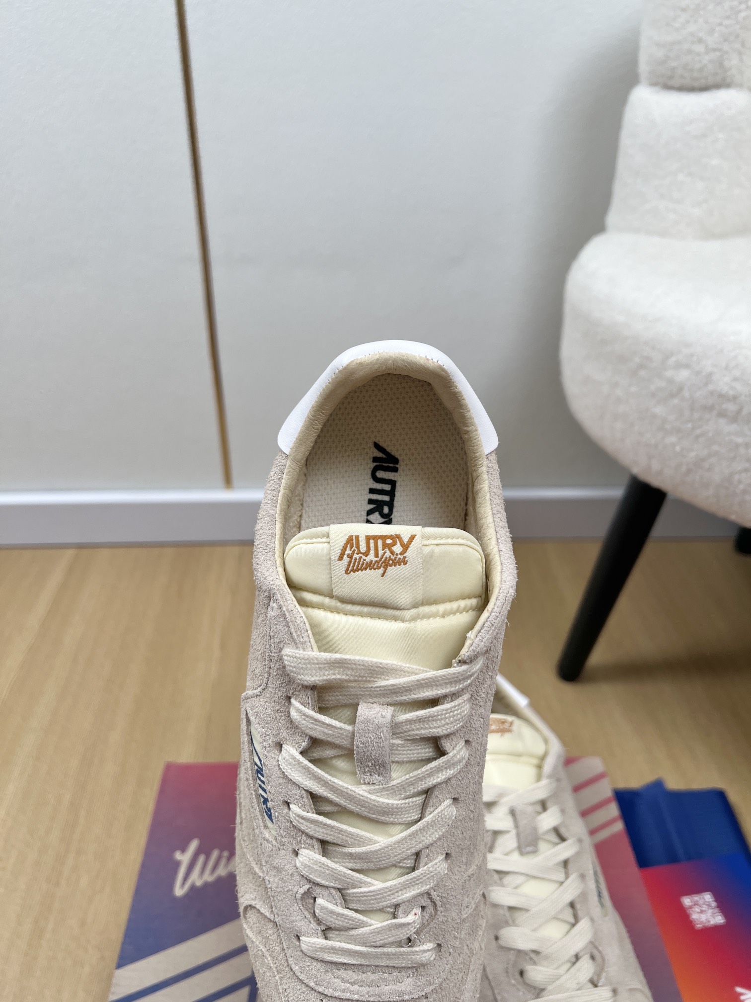 AUTRY OTERRY 2025: American Retro Style Leather Shoes for Fashion Celebrities - 图片 7