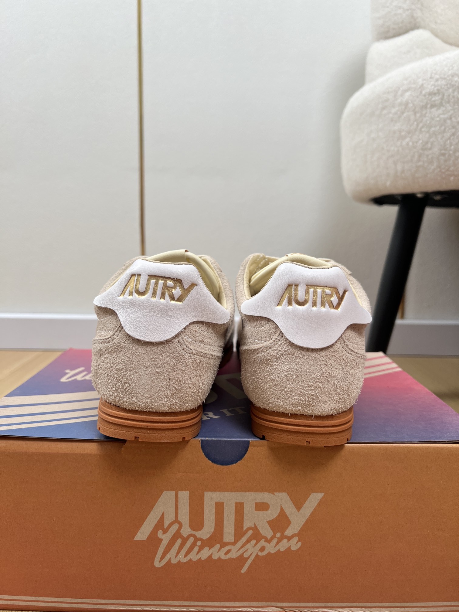 AUTRY OTERRY 2025: American Retro Style Leather Shoes for Fashion Celebrities - 图片 8