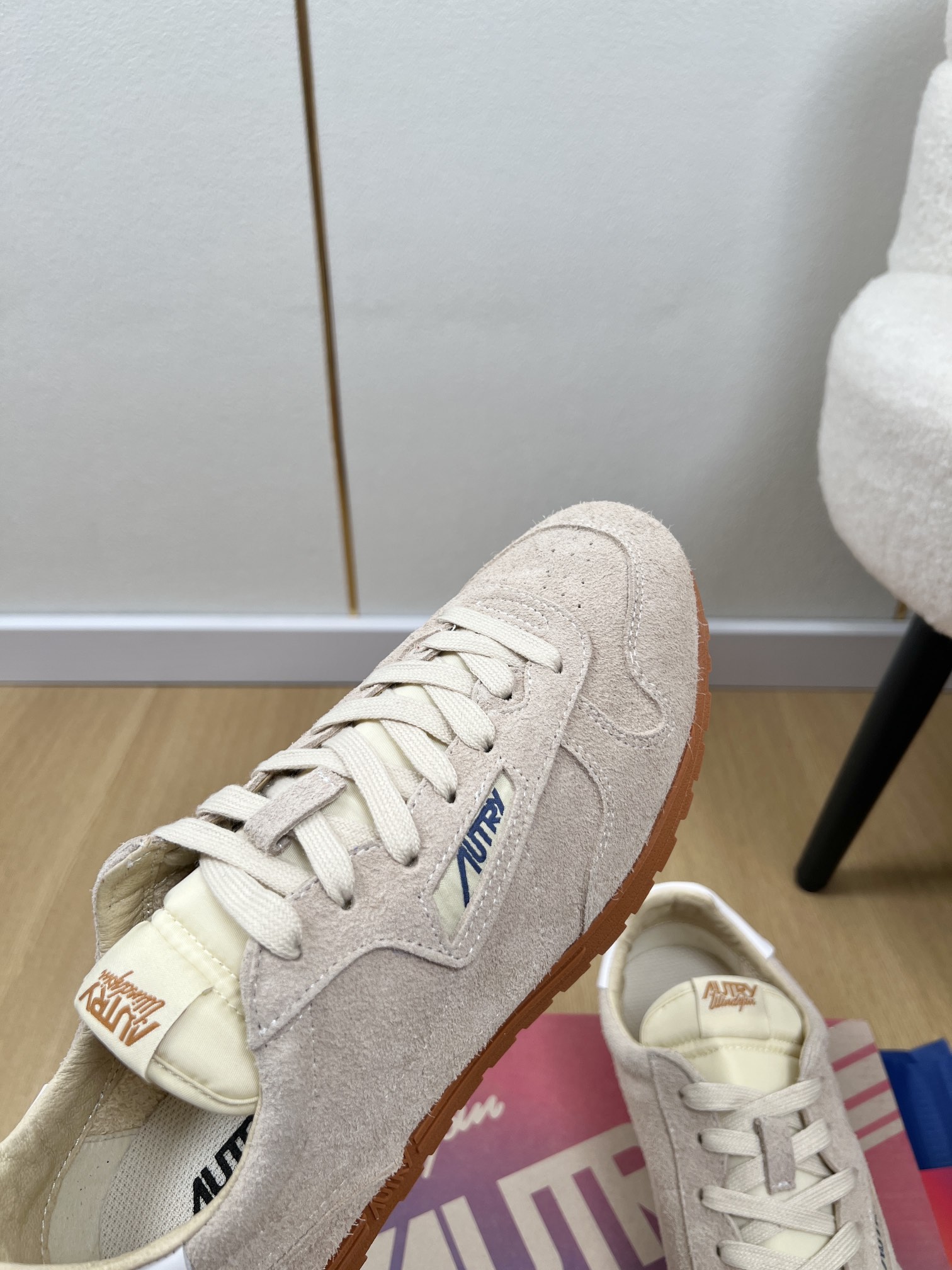 AUTRY OTERRY 2025: American Retro Style Leather Shoes for Fashion Celebrities - 图片 5