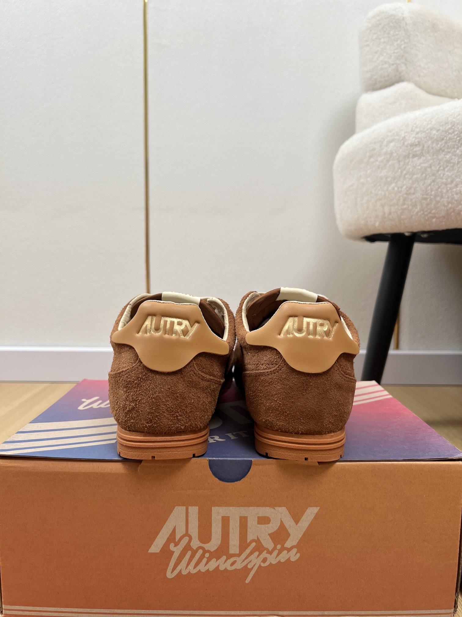 AUTRY OTERRY 2025: American Retro Style Leather Shoes for Fashion Celebrities - 图片 8