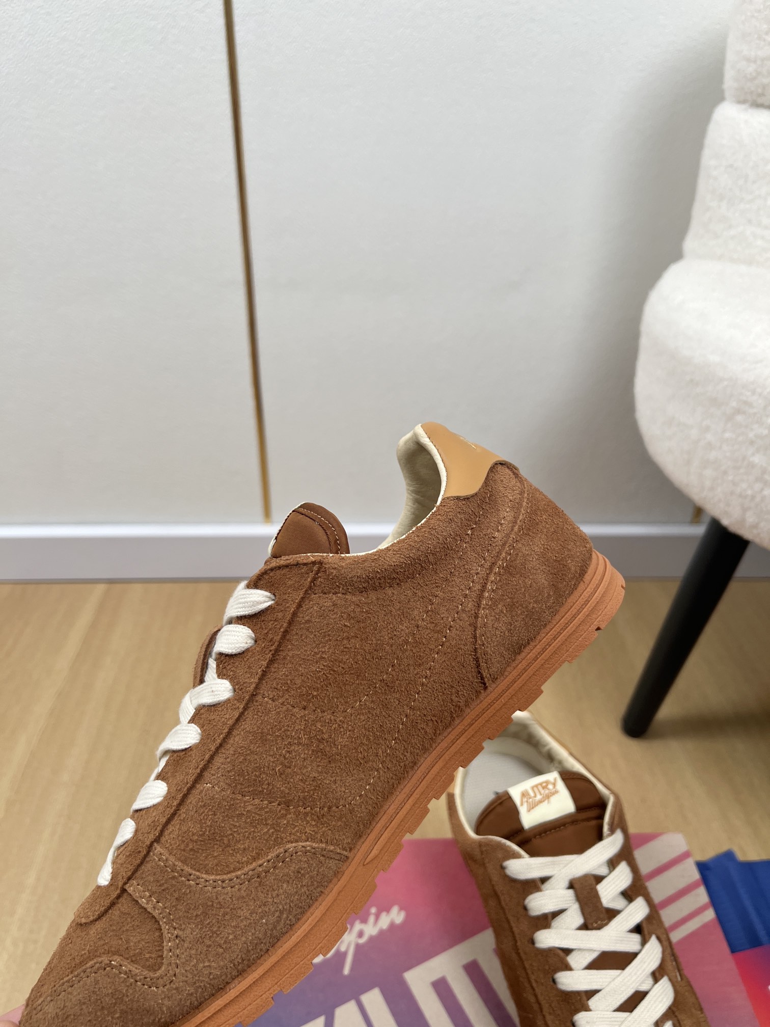 AUTRY OTERRY 2025: American Retro Style Leather Shoes for Fashion Celebrities - 图片 6